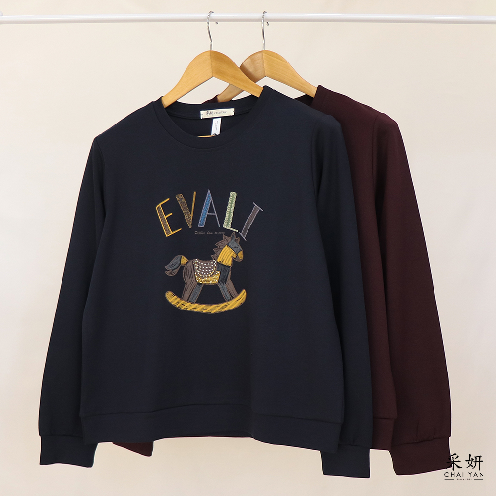 串珠搖搖馬字母印花長袖上衣