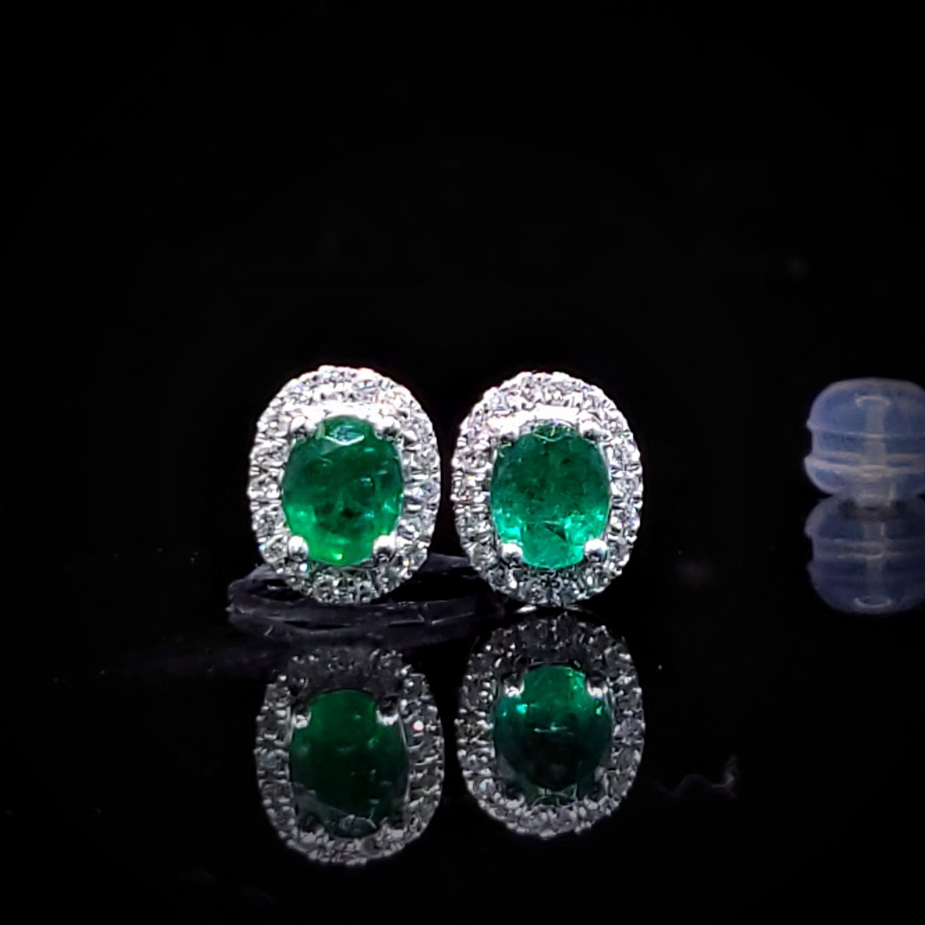 全新18K白金【主石68份綠寶石】配14份鑽石耳環