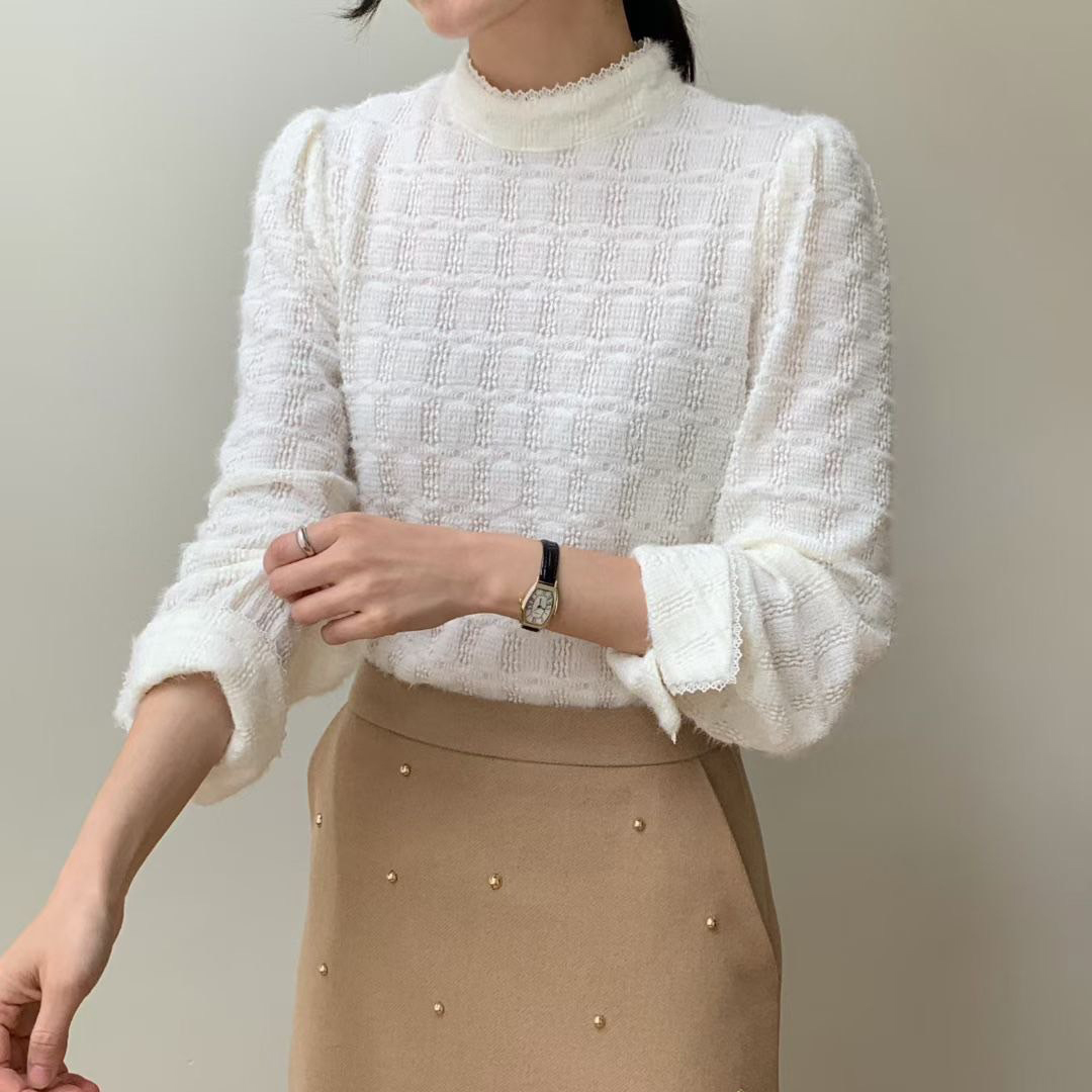 氣質女子蕾絲織紋感後釦式反摺袖上衣 / 2色