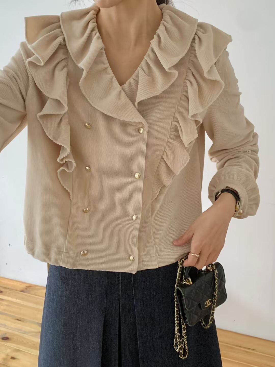 層次雙肩荷葉領片造型雙排釦V領上衣 / 2色