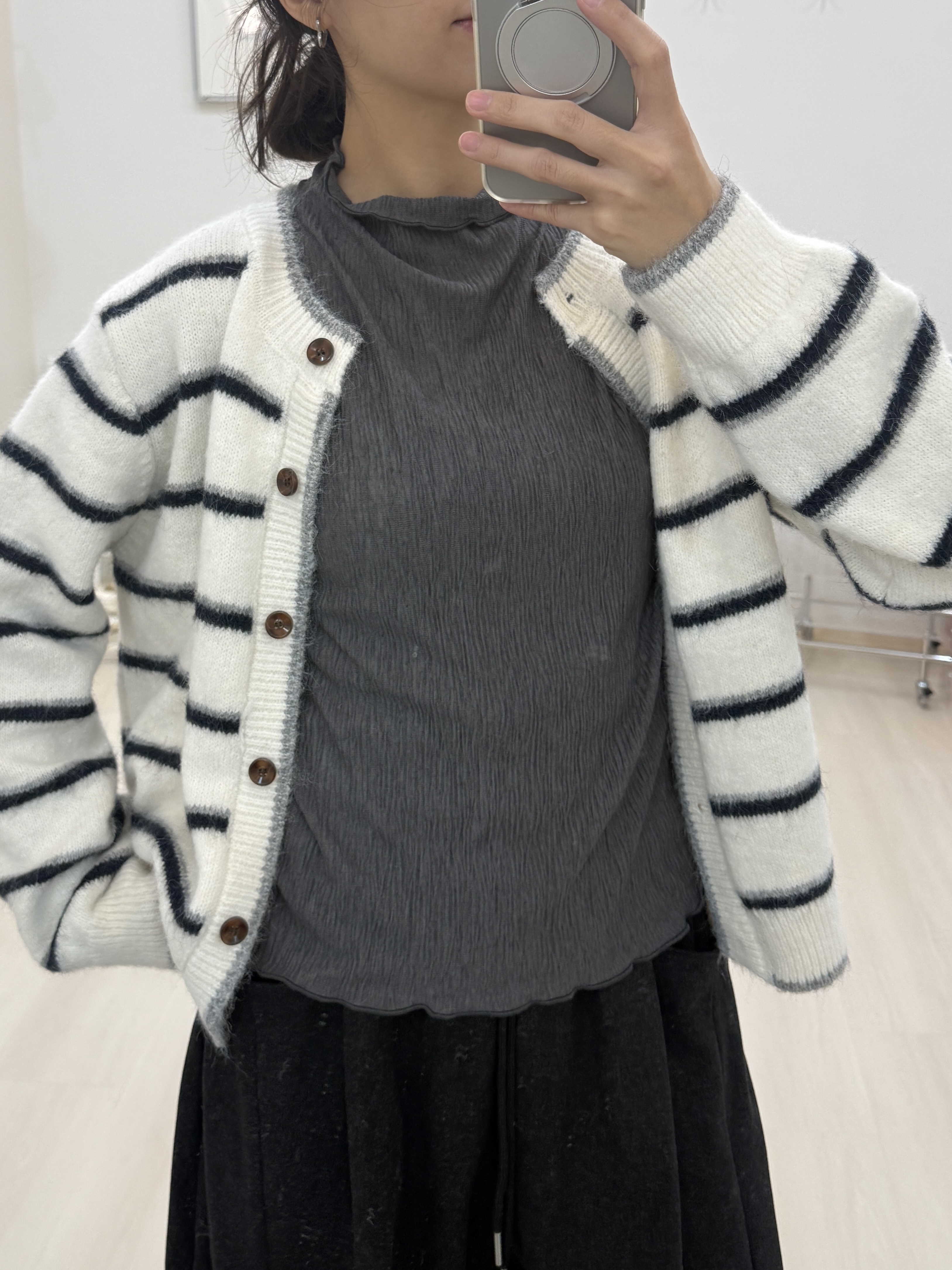 立領壓紋木耳邊上衣