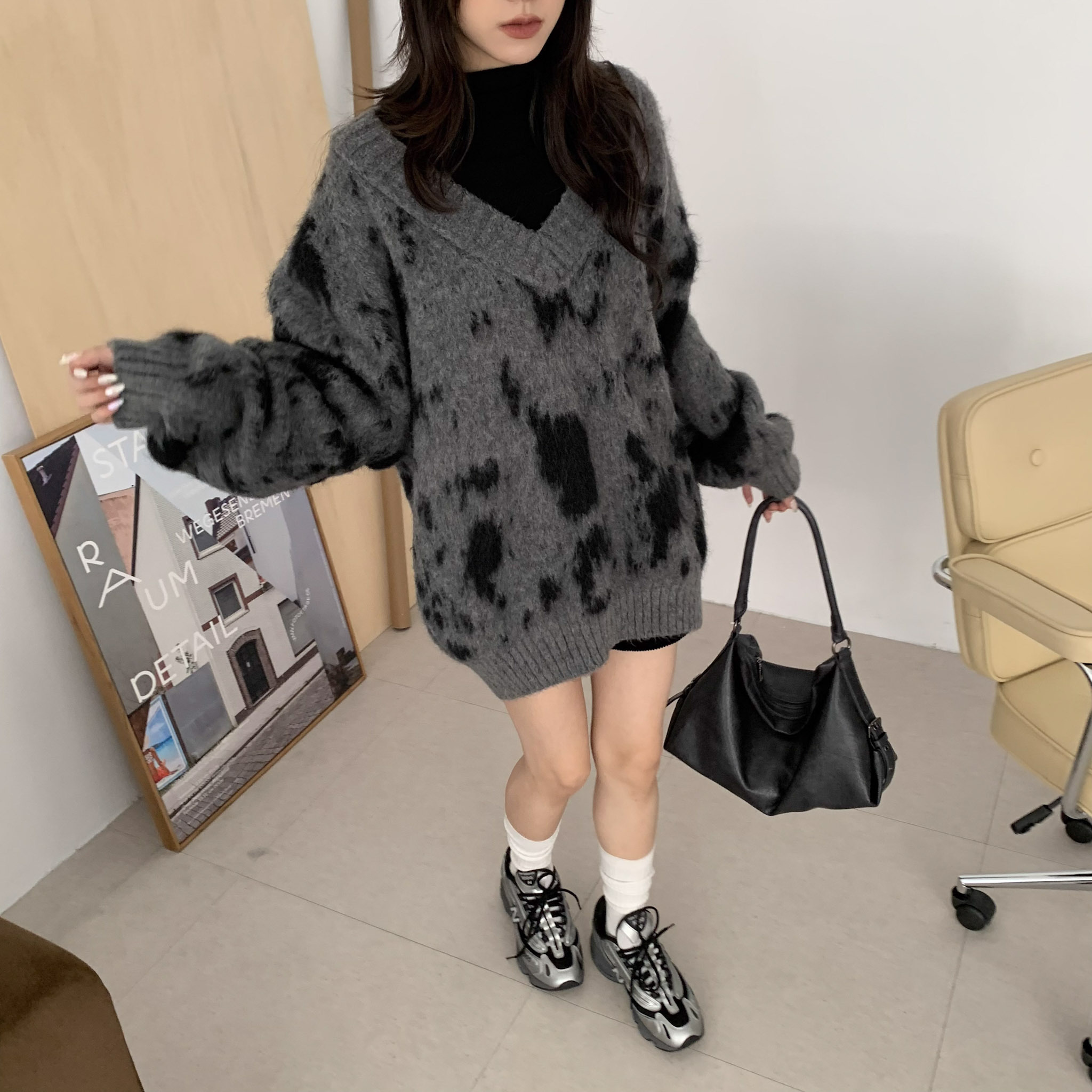 ISA_不一樣的日常! 份量感潑墨設計V領毛衣_51134