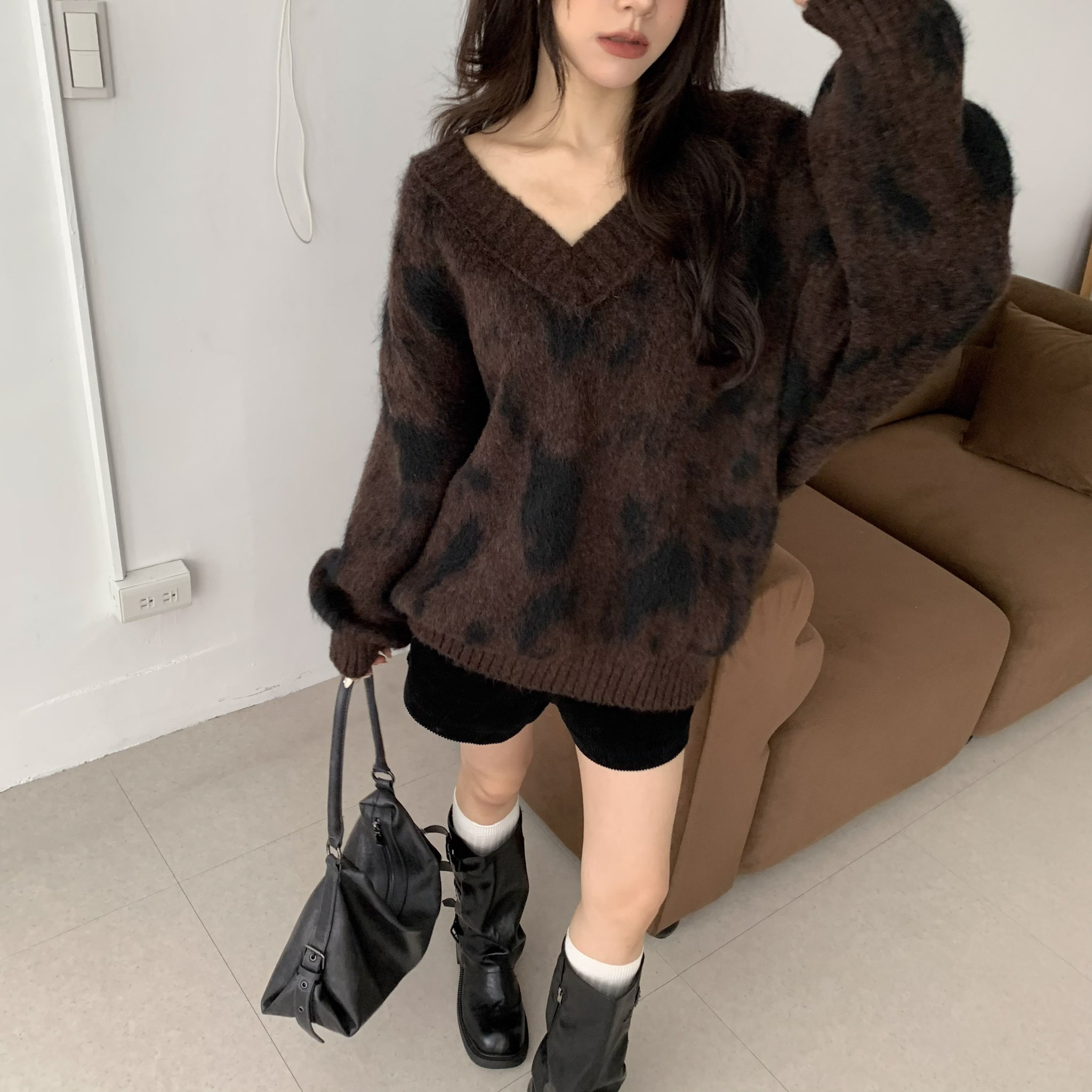 ISA_不一樣的日常! 份量感潑墨設計V領毛衣_51134