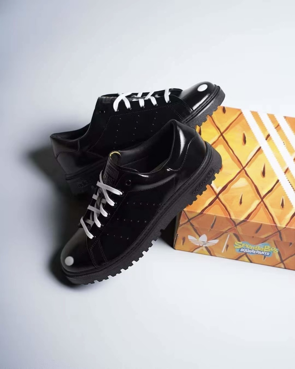 【預購】ADIDAS ORIGINALS x SPONGEBOB SQUAREPANTS 黑色 JQ6779