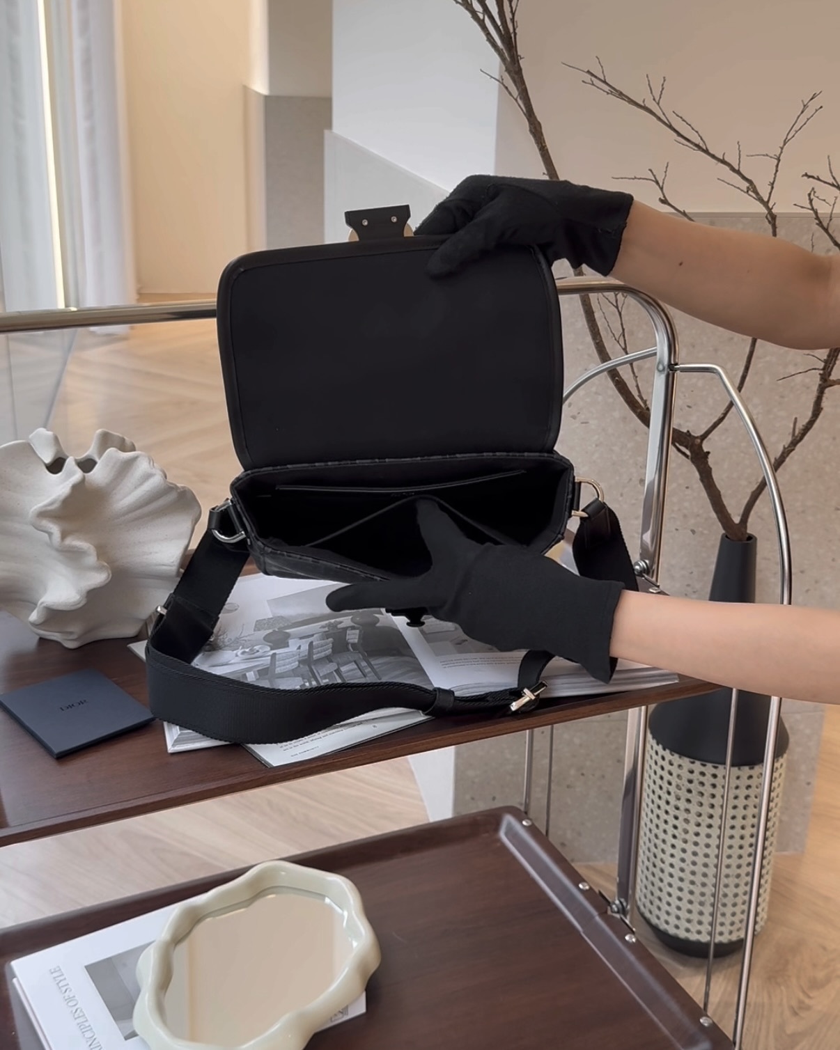 DIOR｜TREK 翻蓋郵差包 黑老花