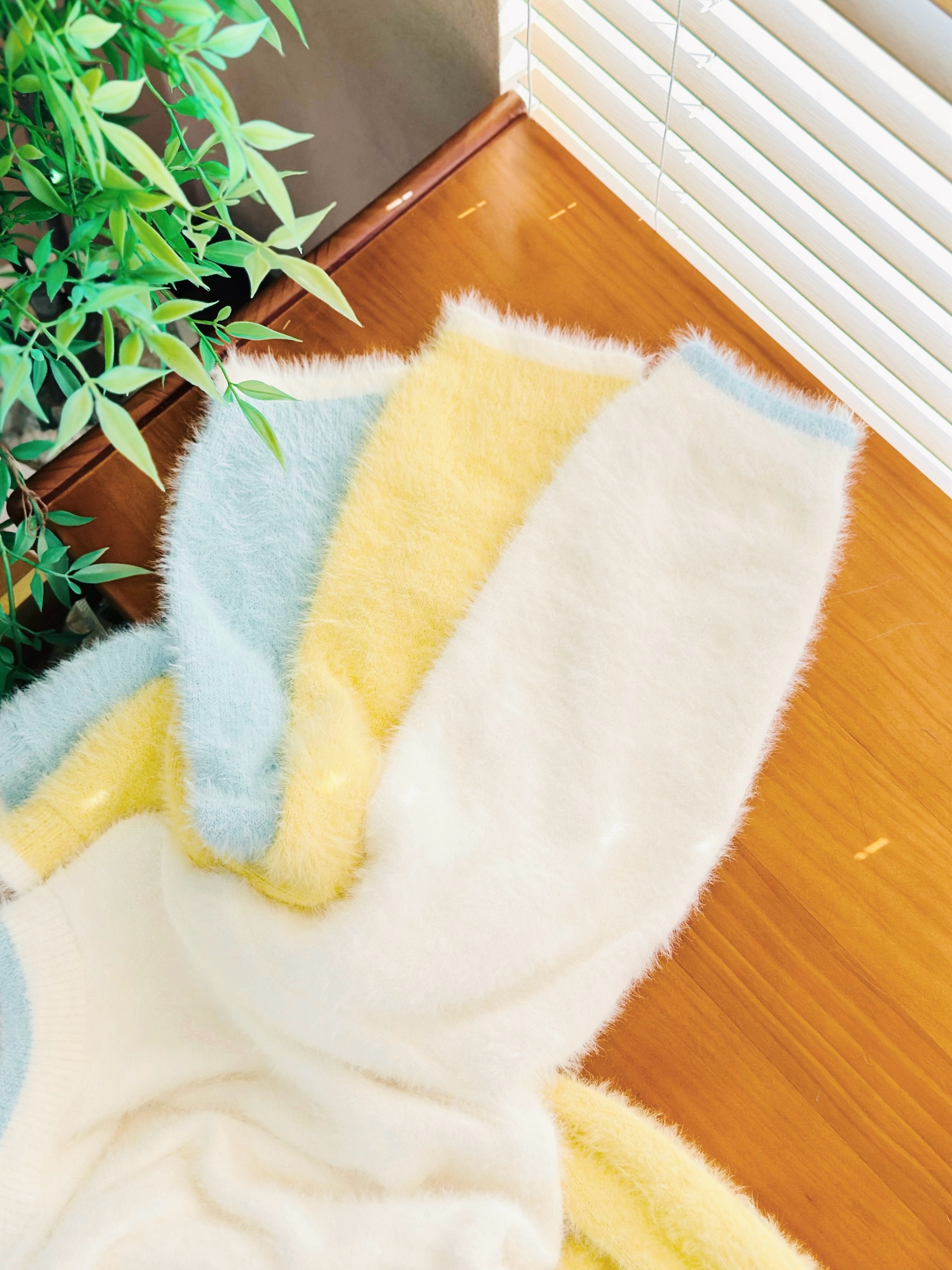 三色 / 長貂毛感包邊開叉毛衣 / Fluffy Contrast Trim Split-Hem Jumper