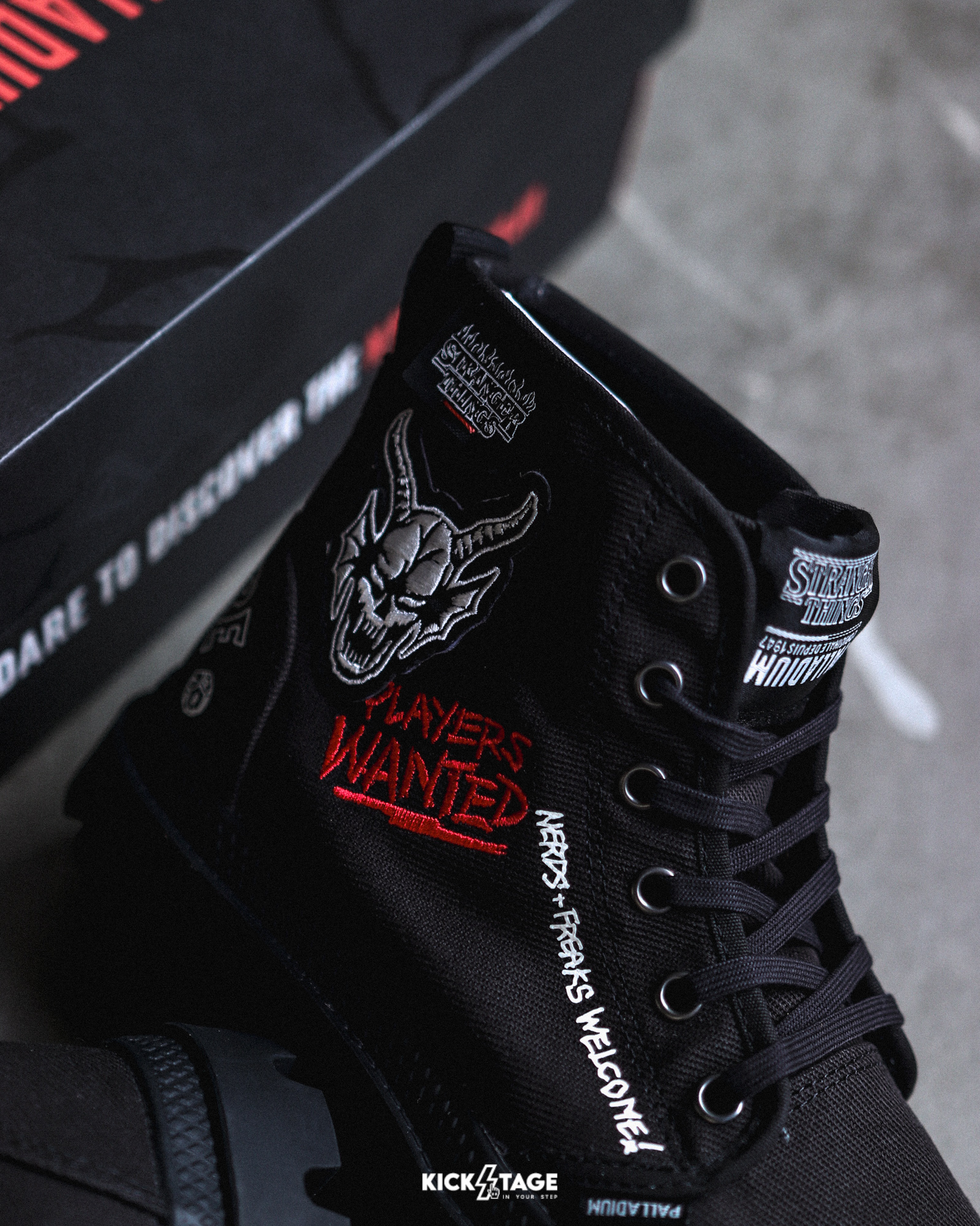 PALLADIUM PAMPA HELLFIRE 黑怪奇物語地獄火俱樂部聯名刺繡塗鴉休閒鞋