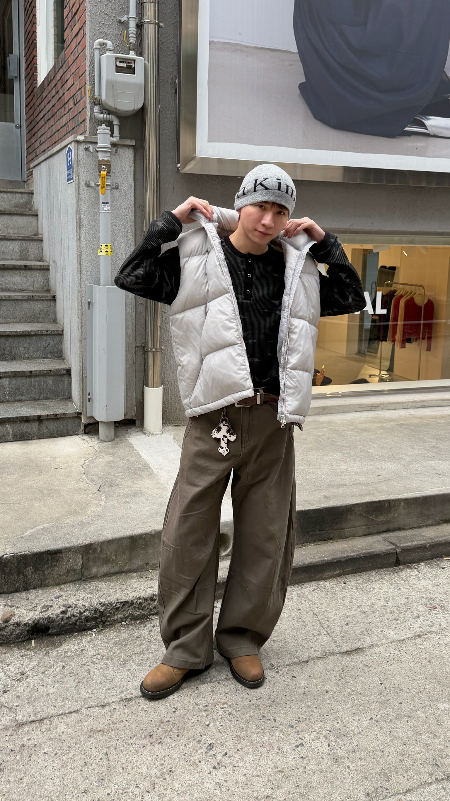 俐落彎刀牛仔褲