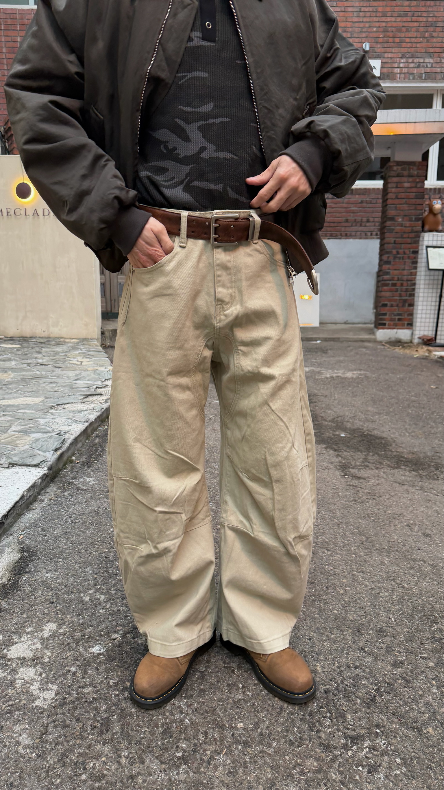 俐落彎刀牛仔褲