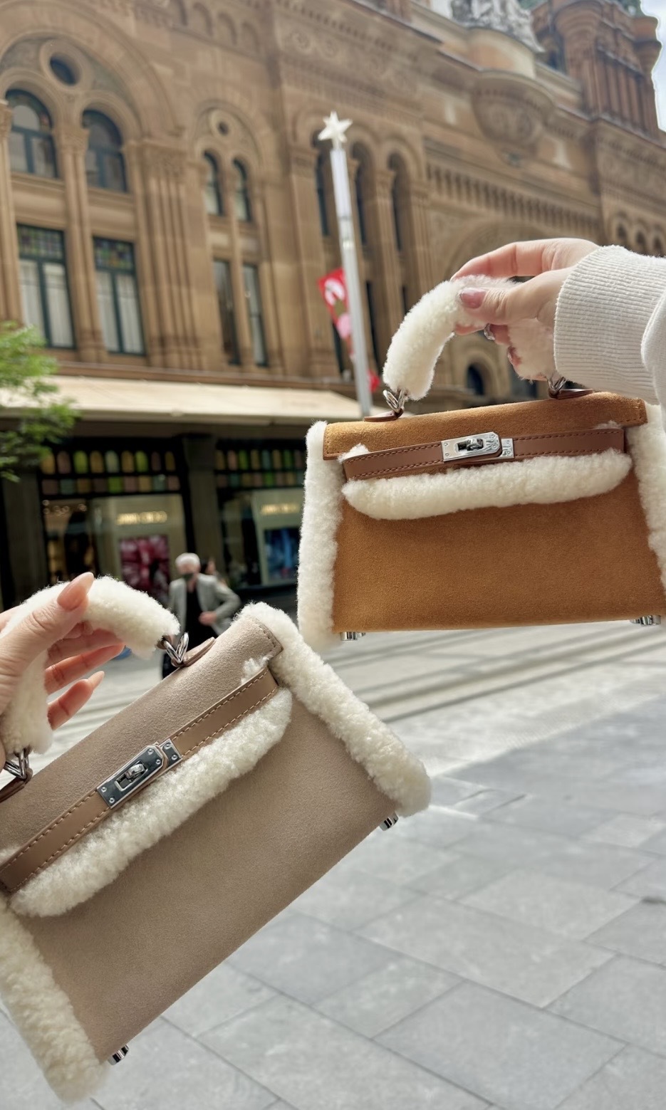 【2色入】UGG Ozlana Kelly Mini Shearling Handbag