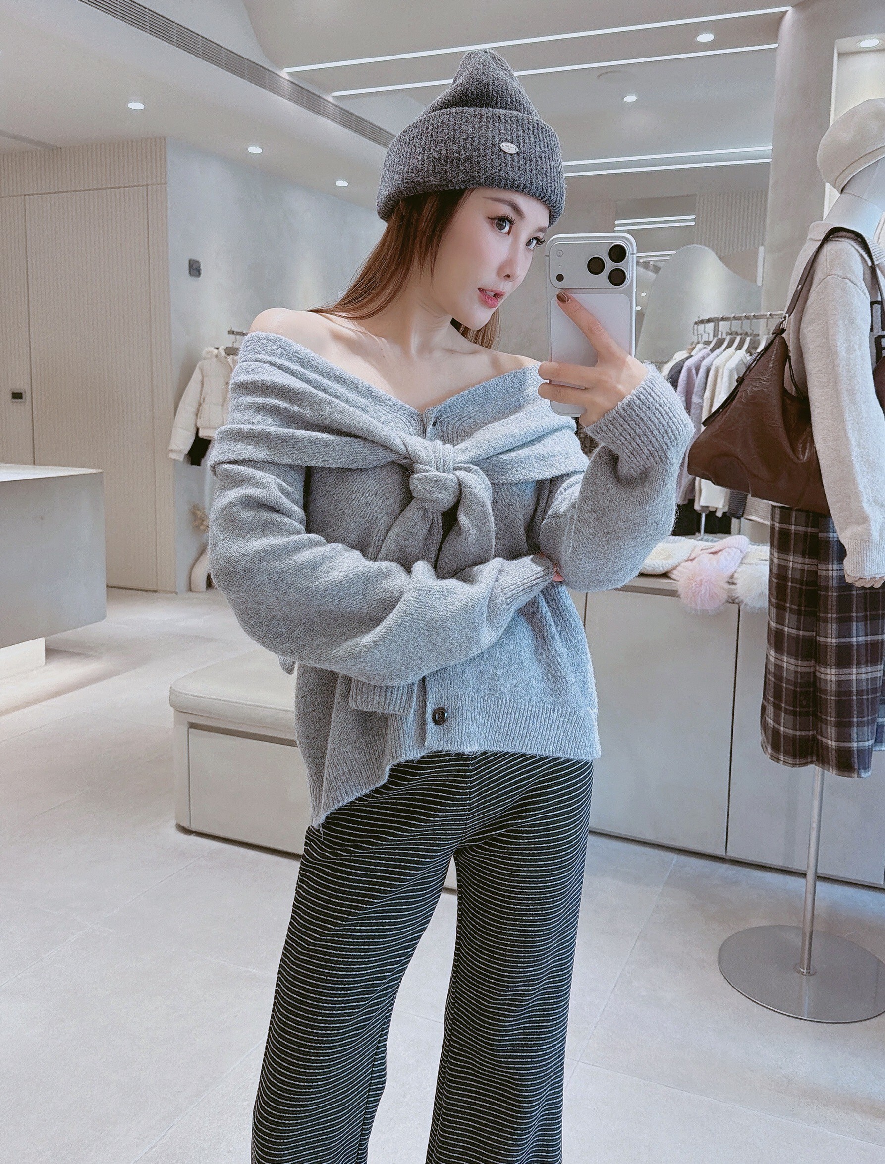 黑釦針織毛衣+針織披肩