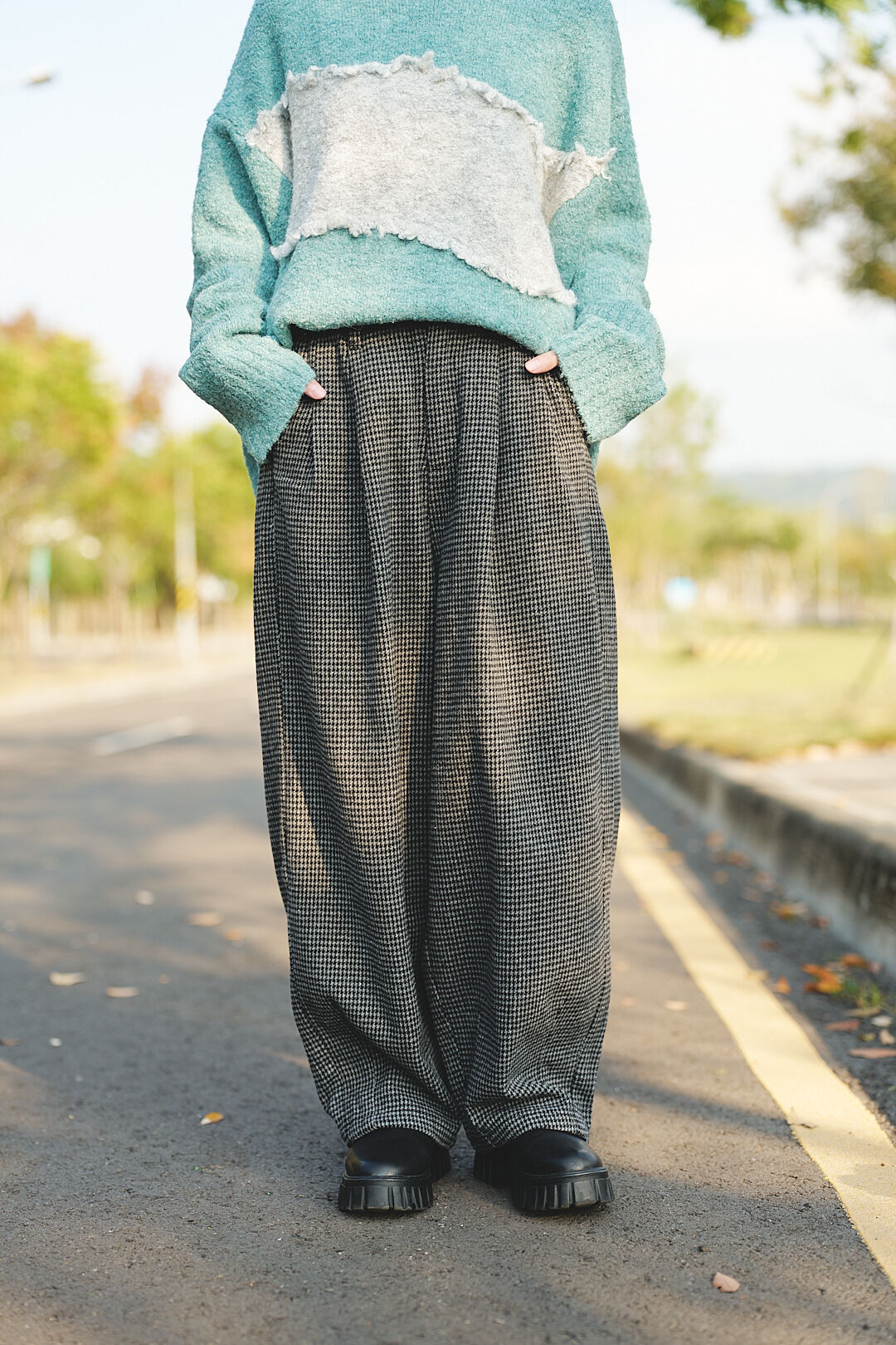 冬日暖陽！千鳥格毛呢寬褲(兩色-木炭灰)
