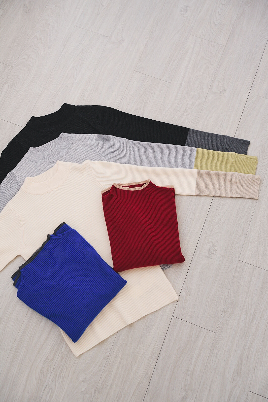 頃刻溫柔！高領配色羅紋上衣(五色)