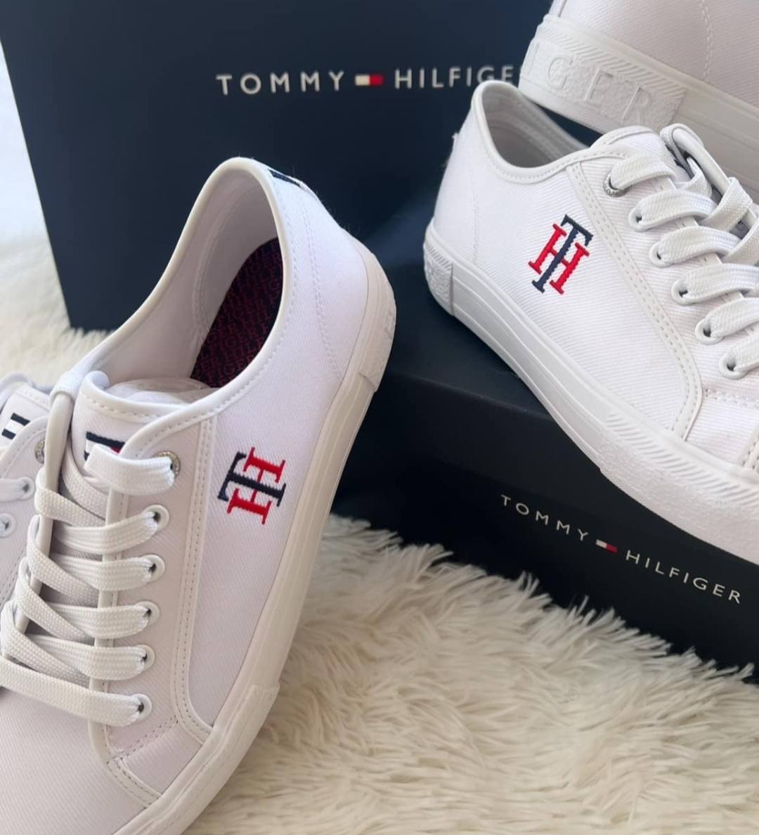 【預購】Q121106 Tommy Hilfiger  女士白色條紋多色 Alezya 休閒繫帶運動鞋