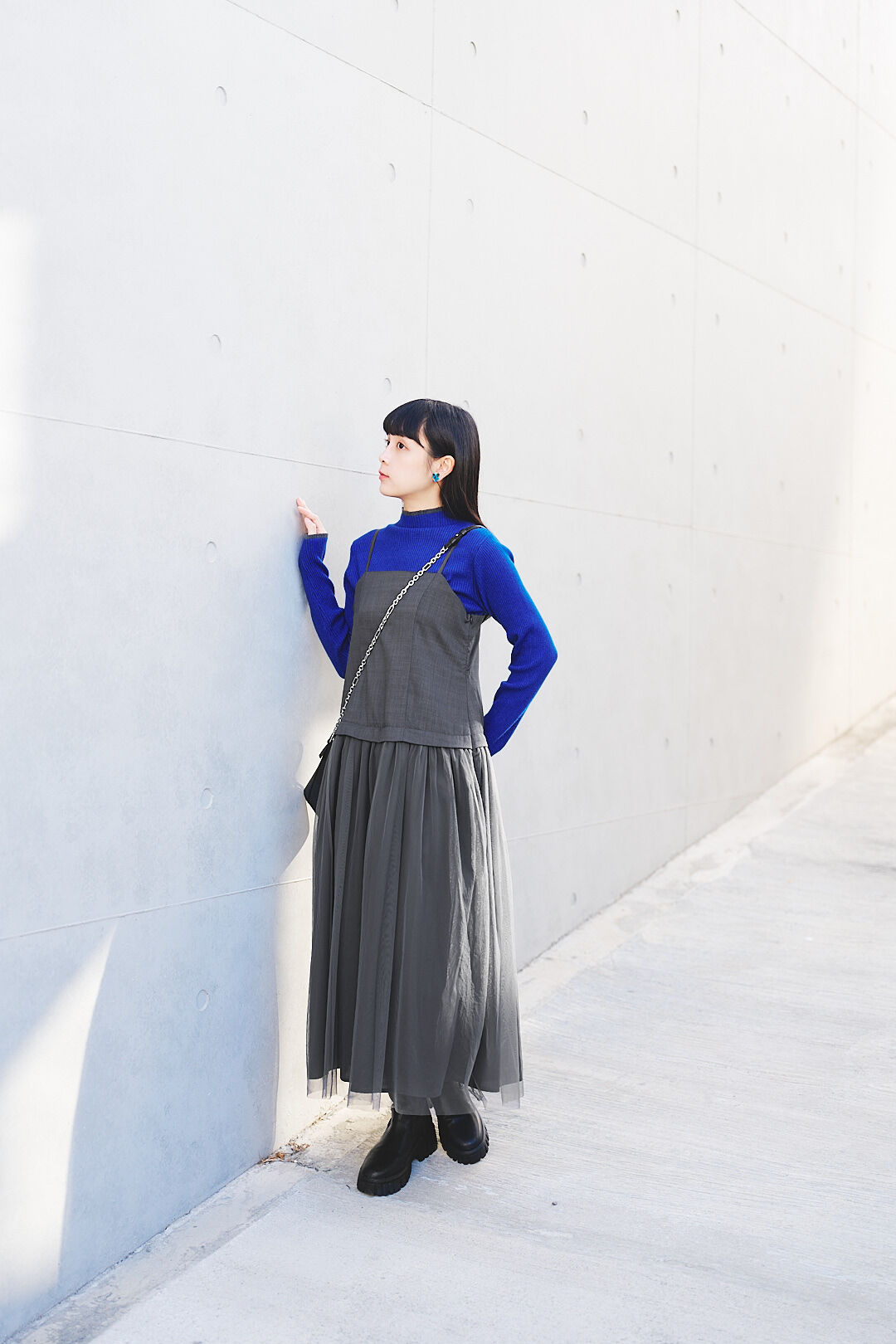 溫柔靜岡海！層次感薄紗細肩洋裝(兩色-木炭灰)