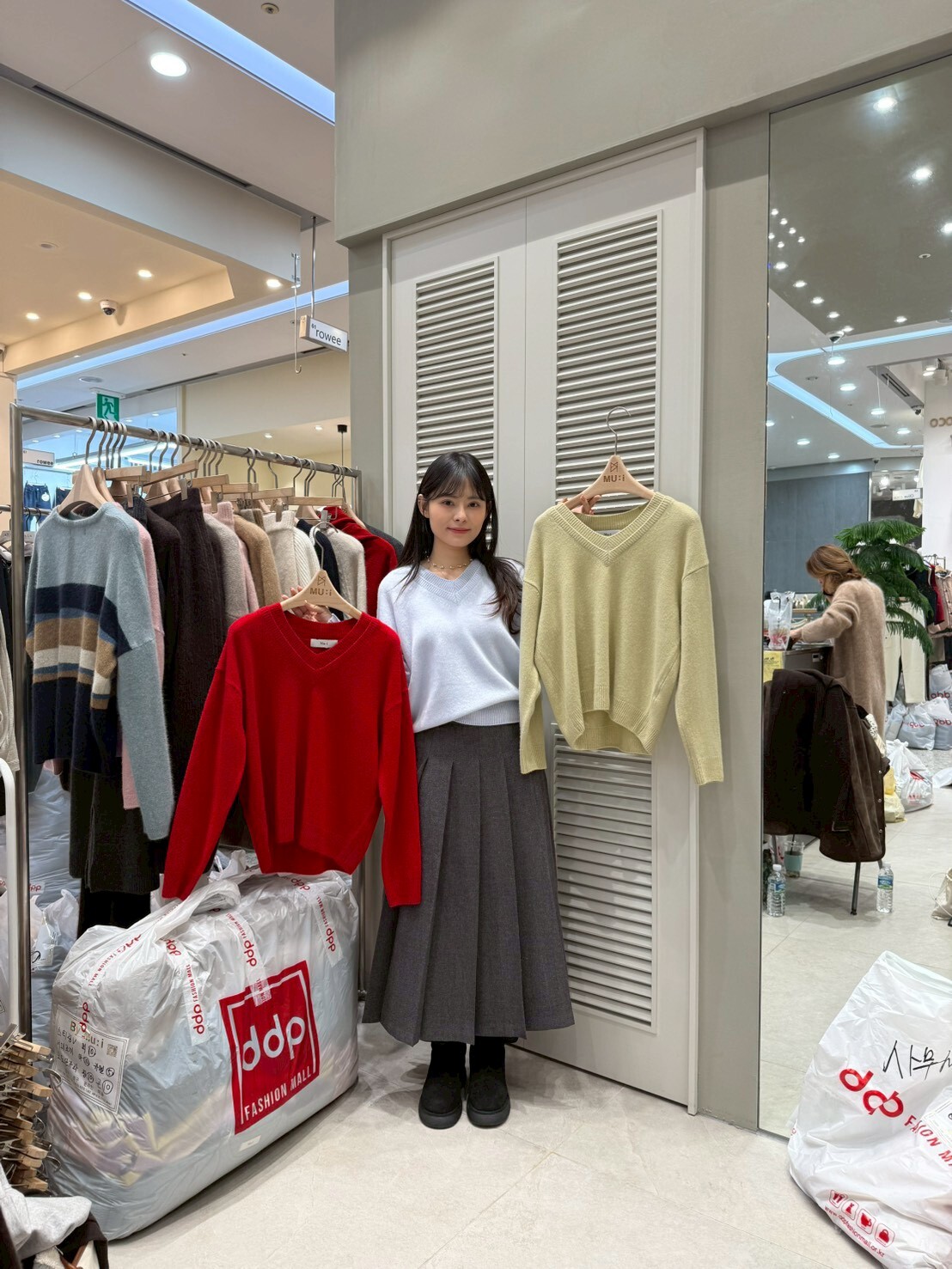 MU5304 V領羊毛上衣