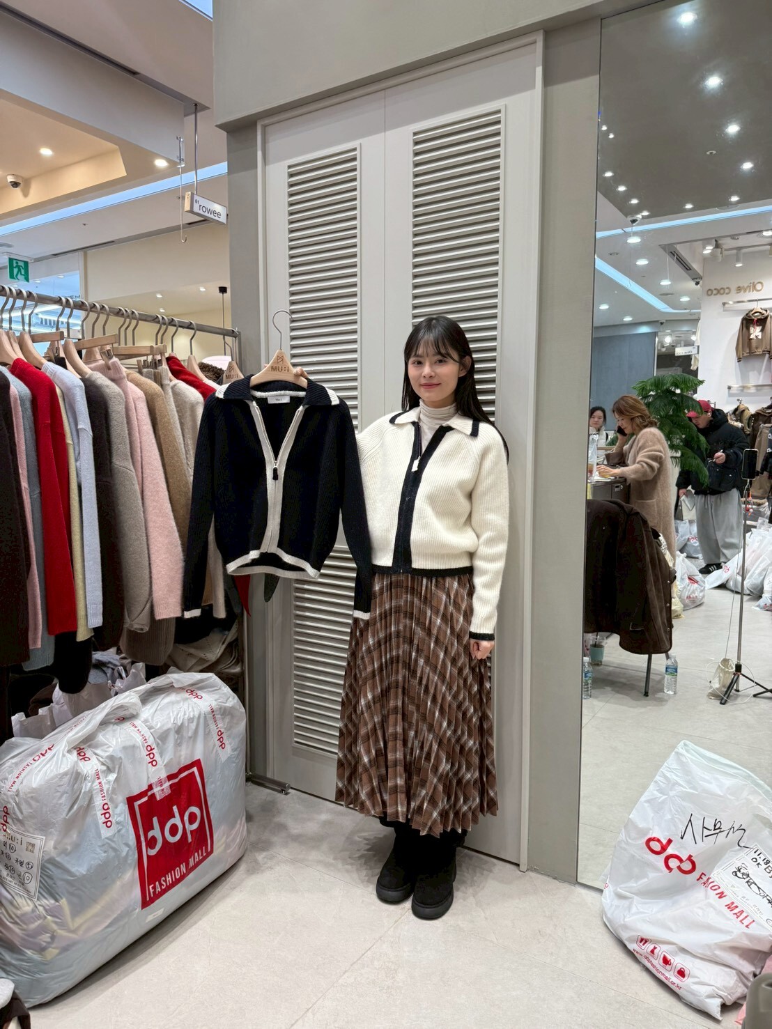 MU5367 撞色邊拉錬羊毛外套