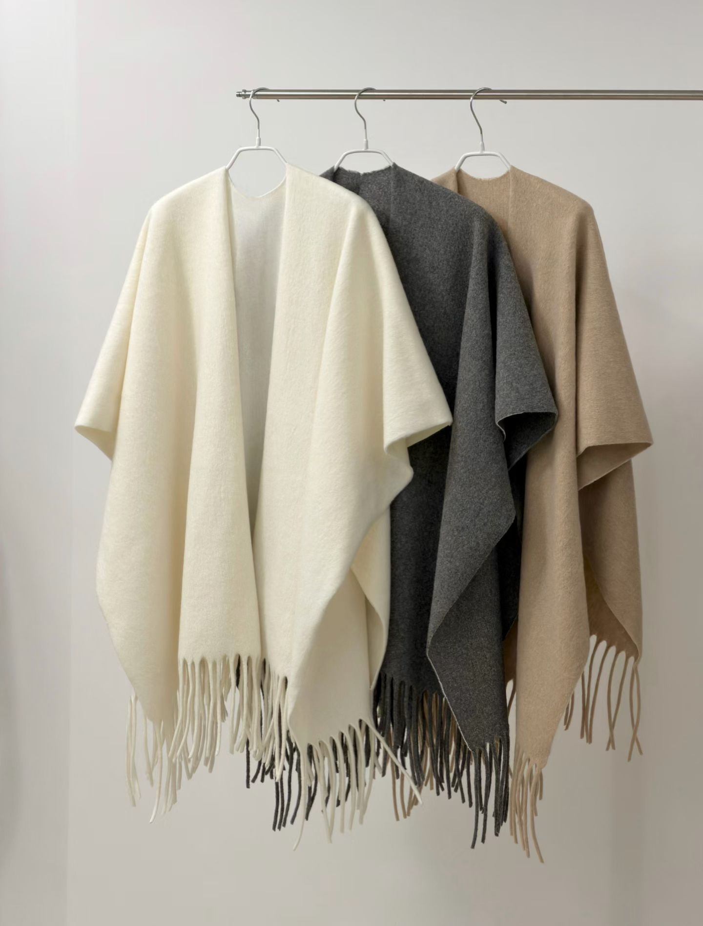 SS2520 Wool fringe shawl