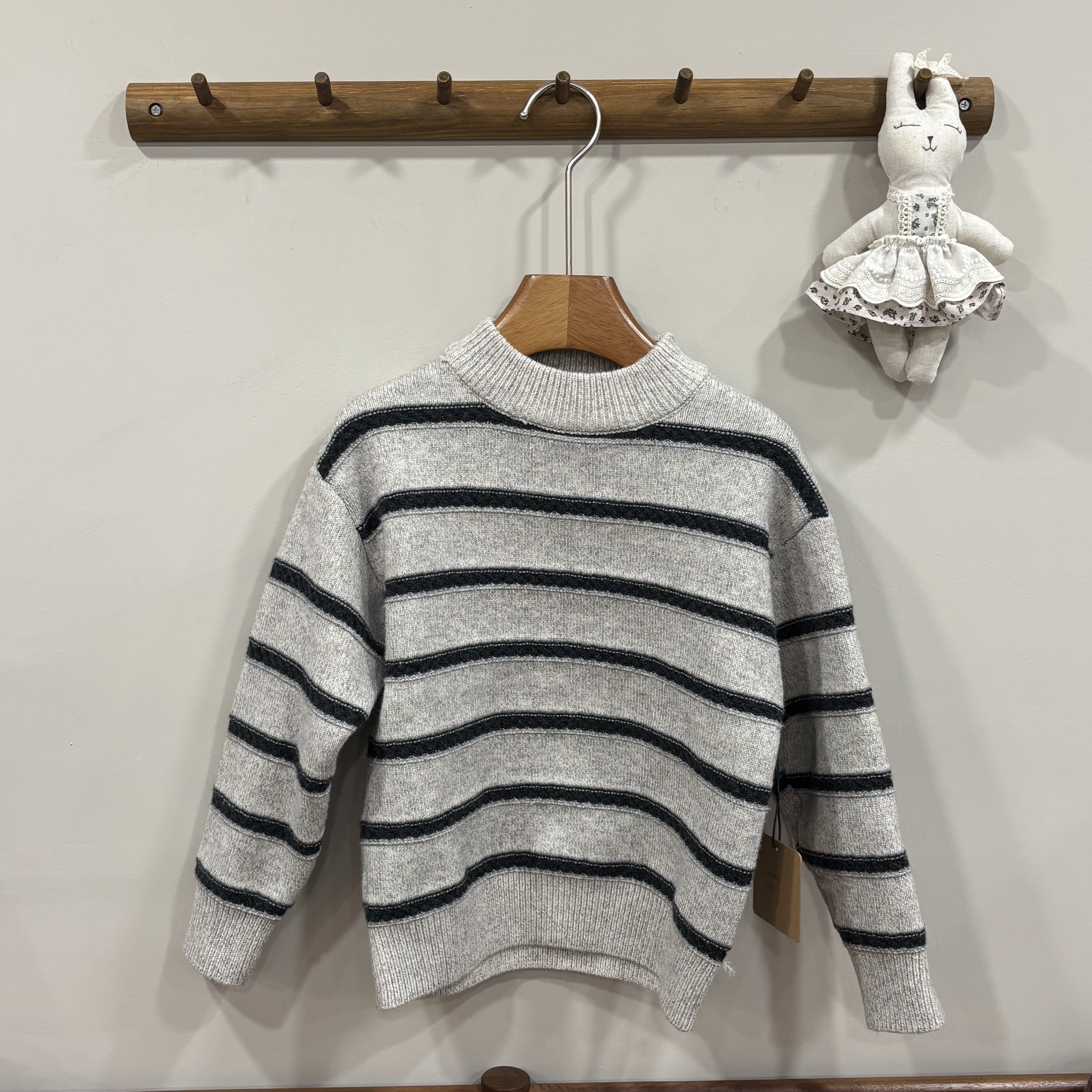 A03777條紋軟毛針織上衣