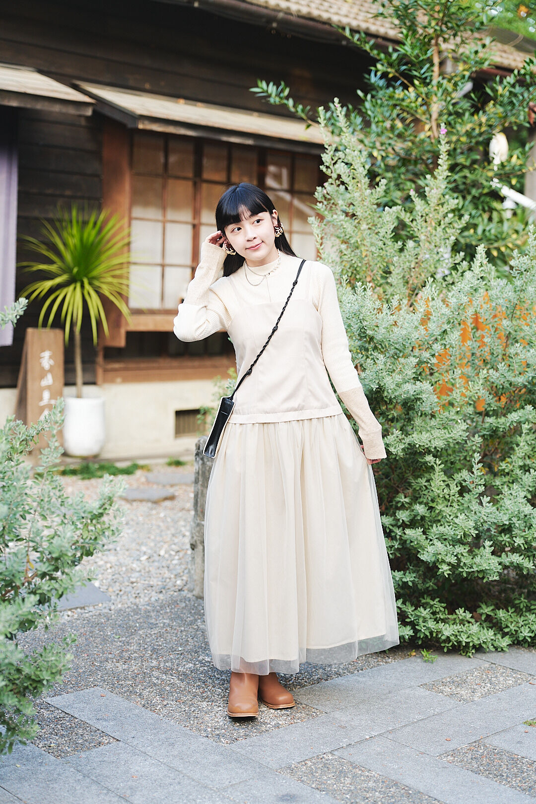 溫柔靜岡海！層次感薄紗細肩洋裝(兩色-象牙白)