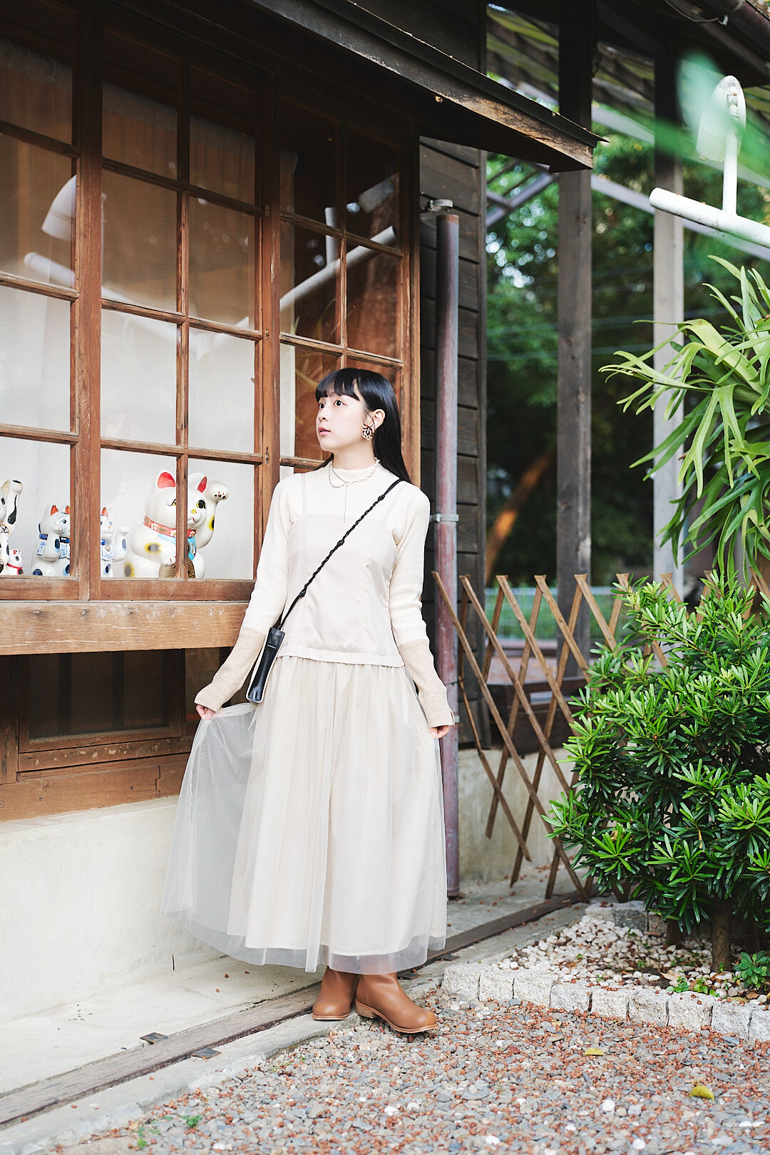 溫柔靜岡海！層次感薄紗細肩洋裝(兩色-象牙白)