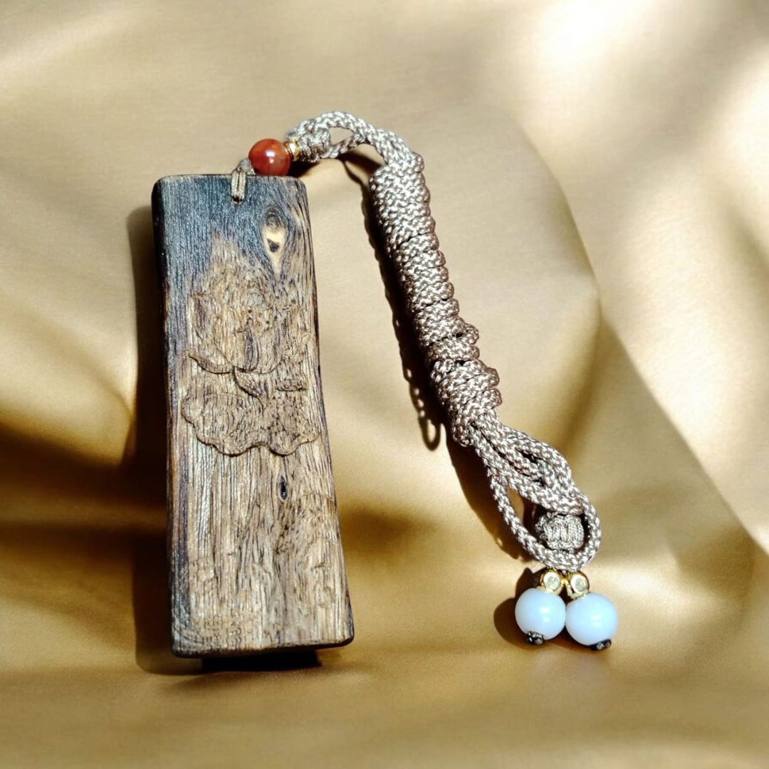 HKAF1214-024 天然越南綠棋楠大師級雕刻花件吊牌[附頸繩](A24)