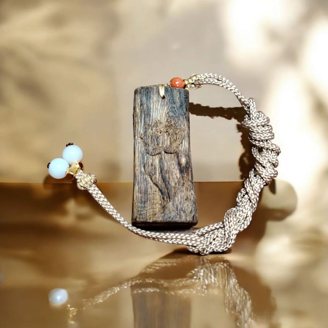 HKAF1214-026 天然越南綠棋楠大師級雕刻花件吊牌[附頸繩](A26)