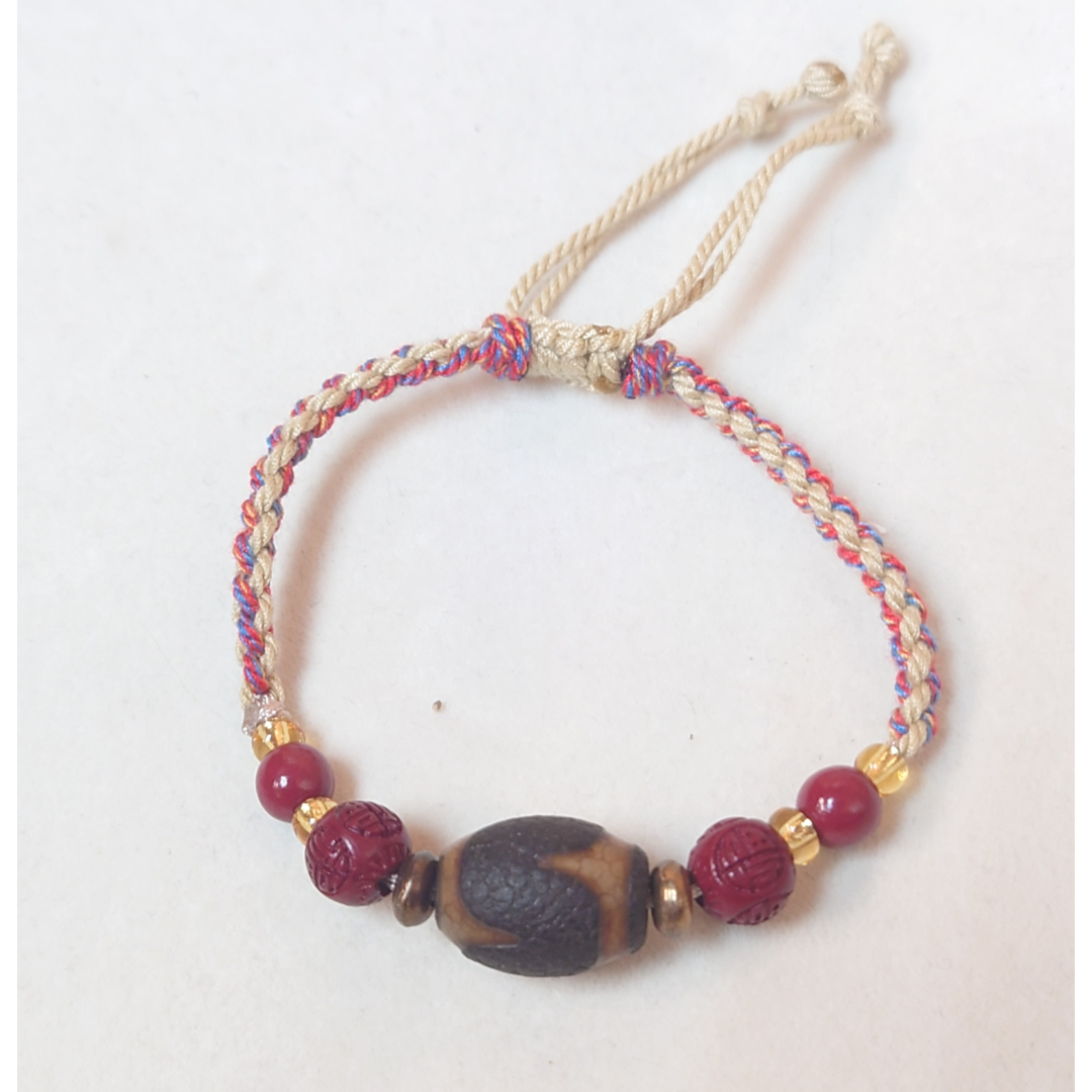 HKAF1214-028 扁厚梭形虎牙天珠手繩(經師傅開光)(A28)