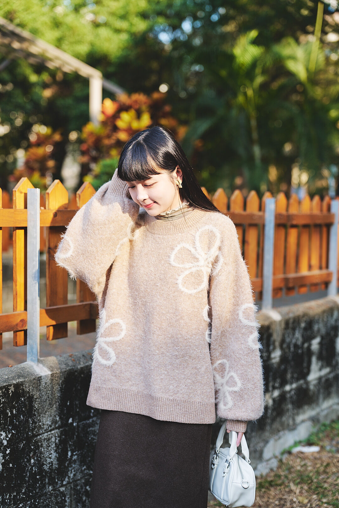 (限量)冬日吻！羽毛緹花針織毛衣(兩色-米)