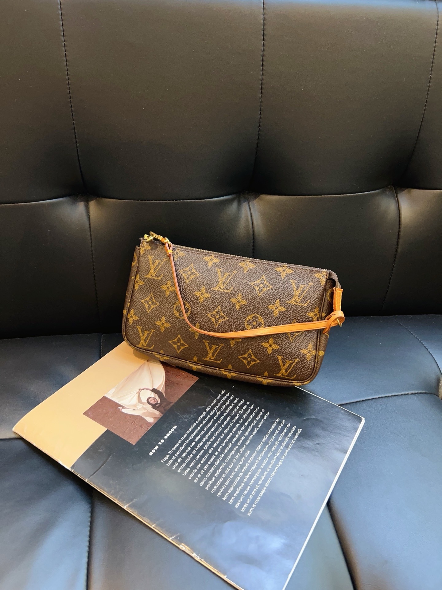 【98新】LOUIS VUITTON Pochette PVC 手提單肩包