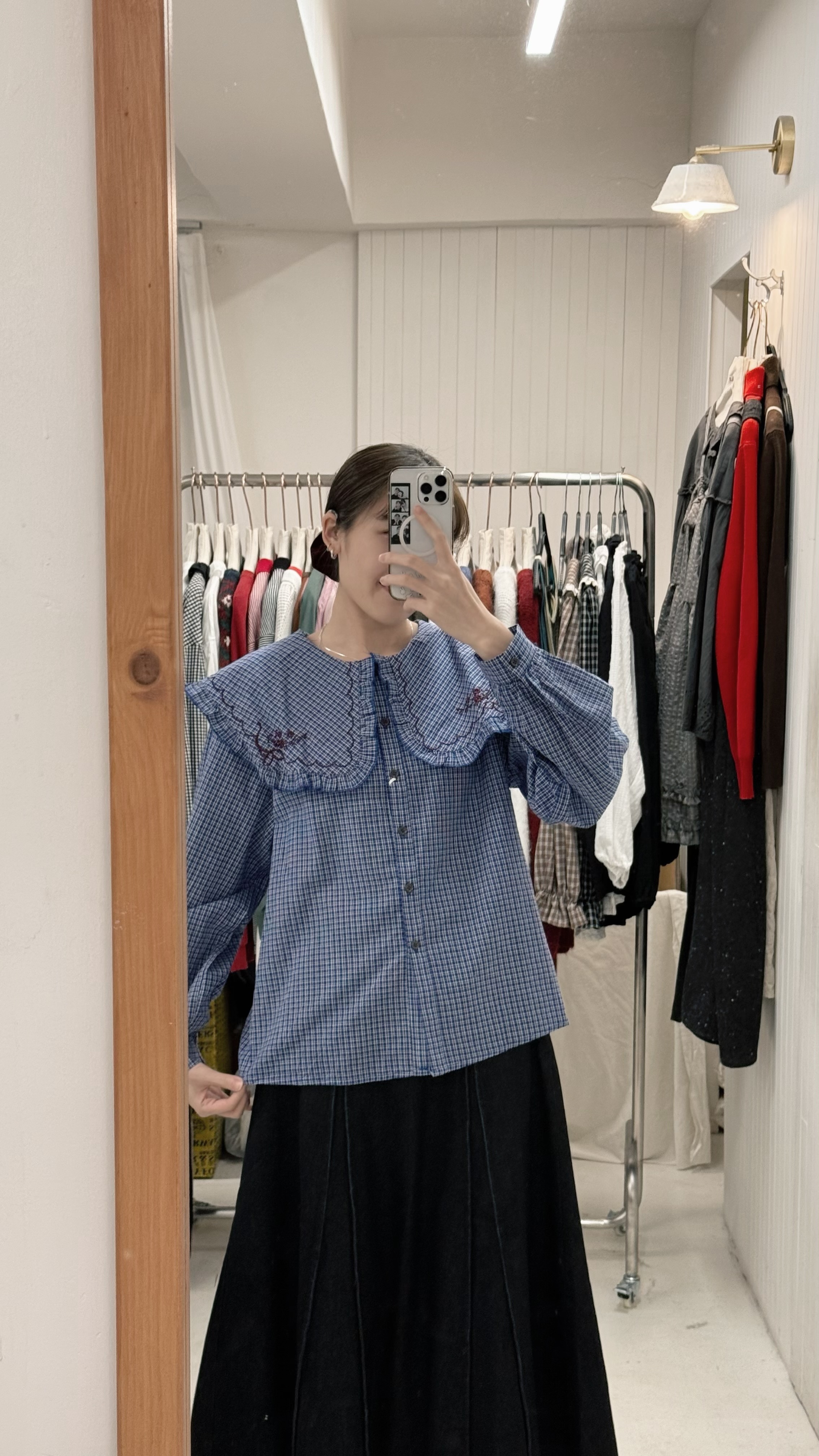 刺繡花大領格紋全開恤衫