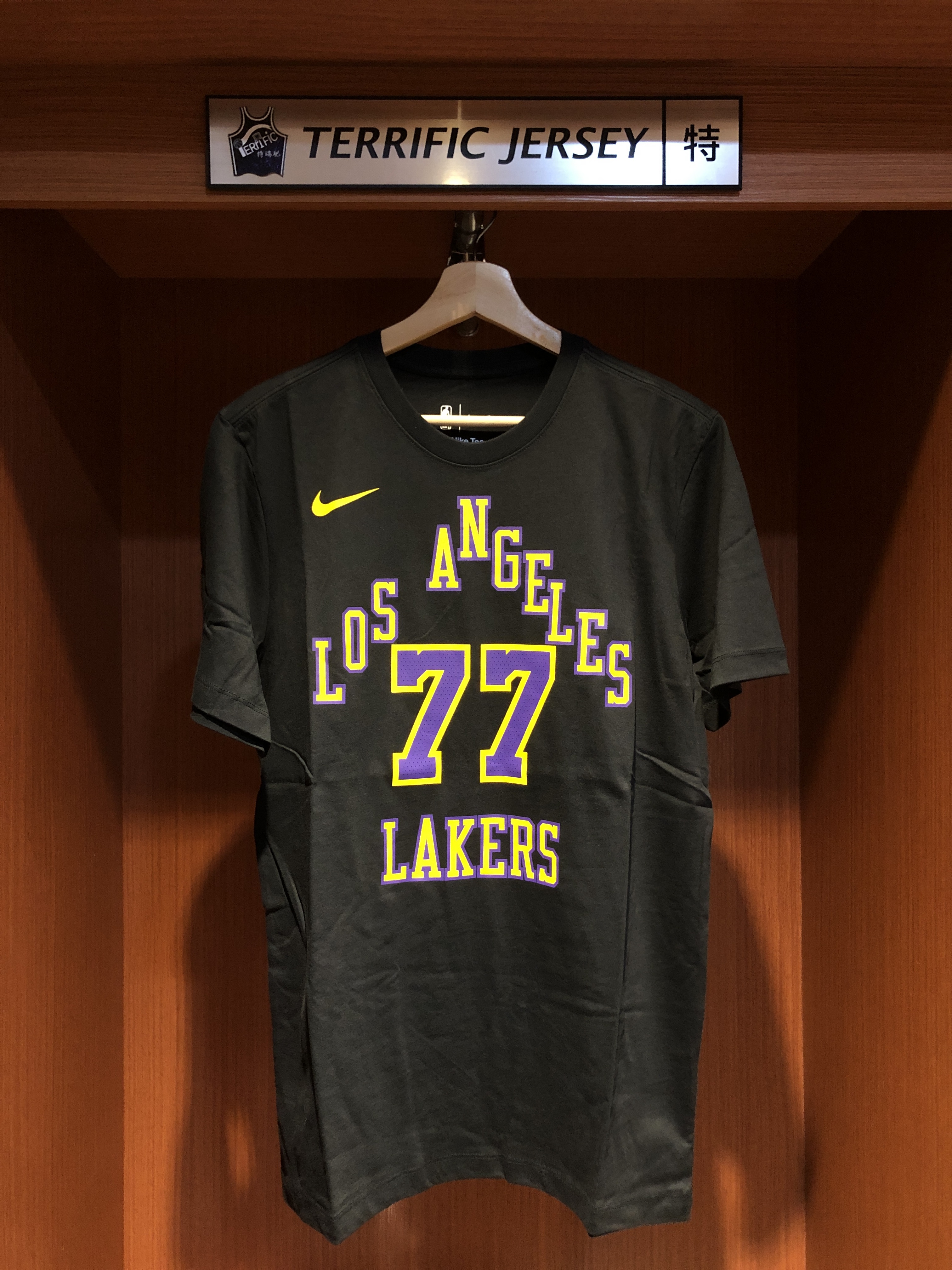 NBA短袖 Luka Doncic 洛杉磯湖人城市 25-26 City Nike Player Name Tee 棉質短袖 全新