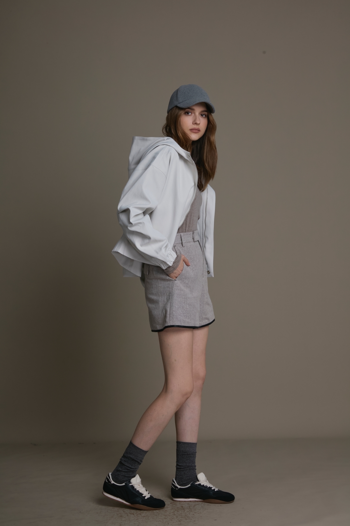 輕彈立體剪裁短版連帽外套