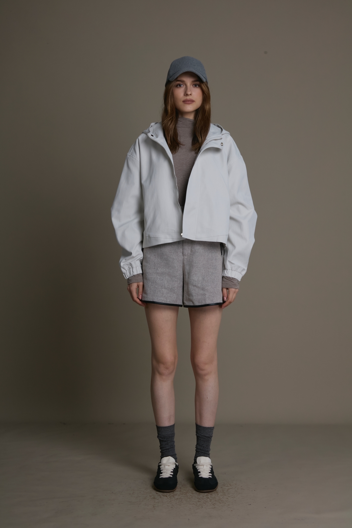 輕彈立體剪裁短版連帽外套