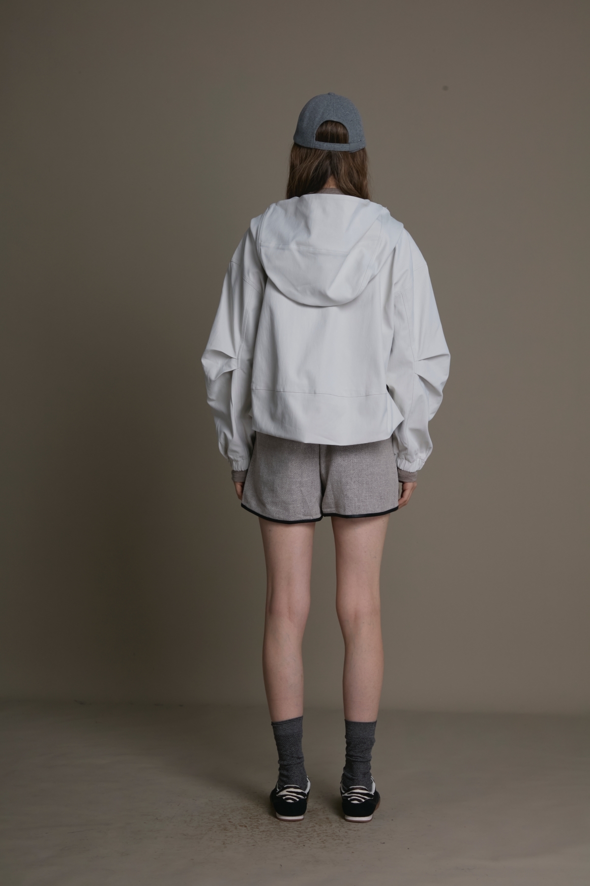 輕彈立體剪裁短版連帽外套