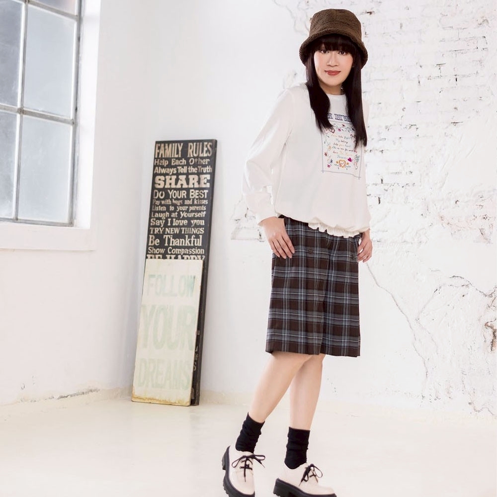 甜美氣質棉T精緻綉花圖騰前短後長修身上衣X6231