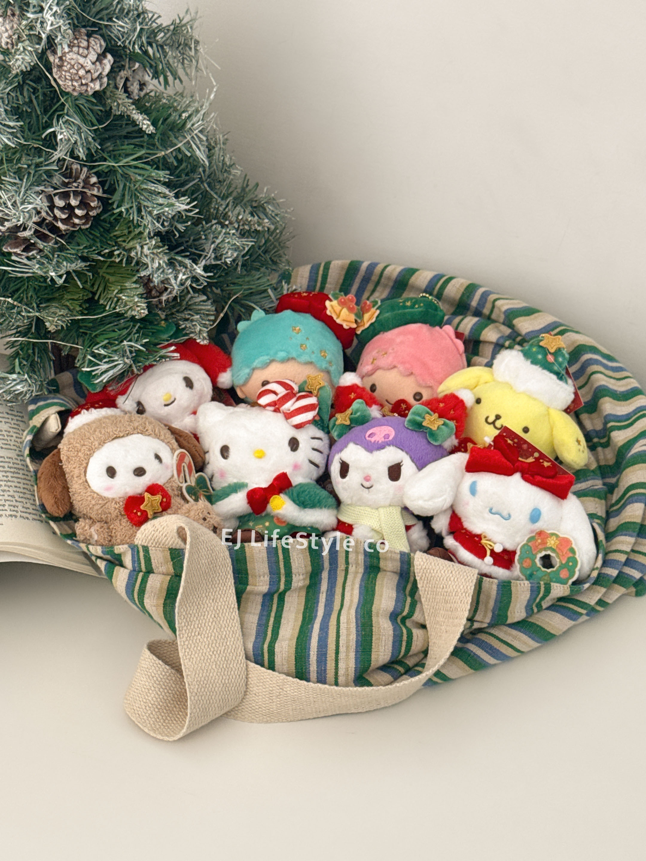 🇯🇵 SANRIO 三麗鷗家族 2025 聖誕節限定 HELLO KITTY 酷洛米 大耳狗 美樂蒂 帕恰狗 布丁狗 KIKI LALA 吊飾 鑰匙圈 / 現貨