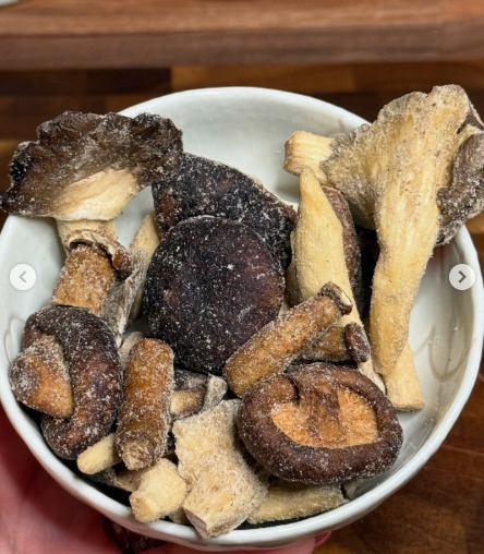 【預購】Q121202 DJ&A 混合蘑菇脆片，10.6 盎司