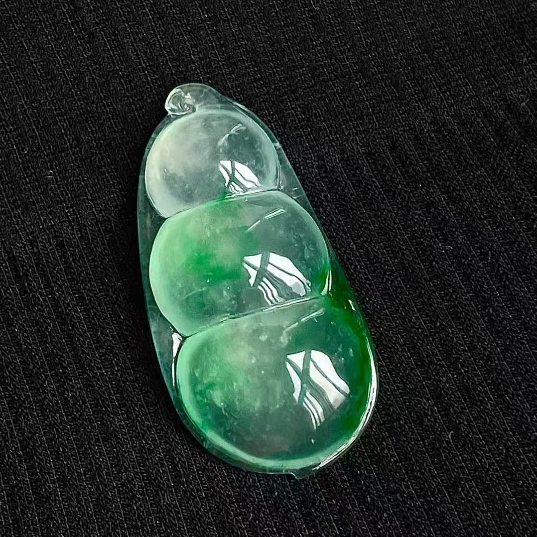 126553 翡翠冰綠福豆吊墜
