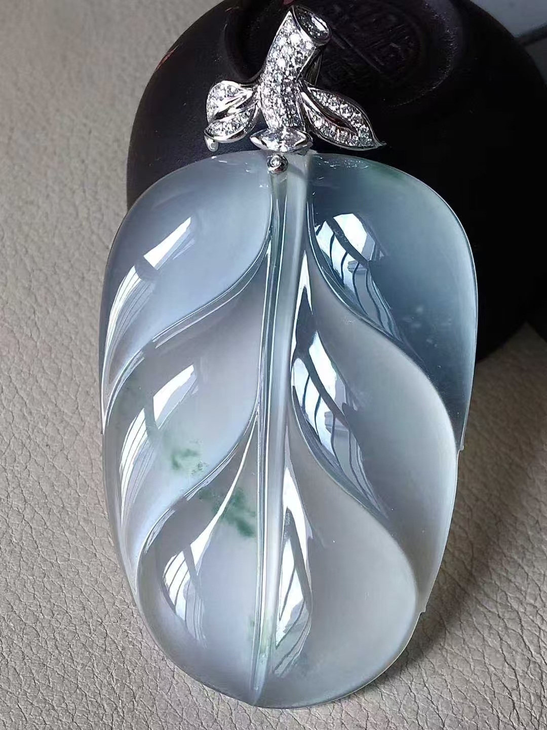 126558 翡翠玻璃種葉子吊墜