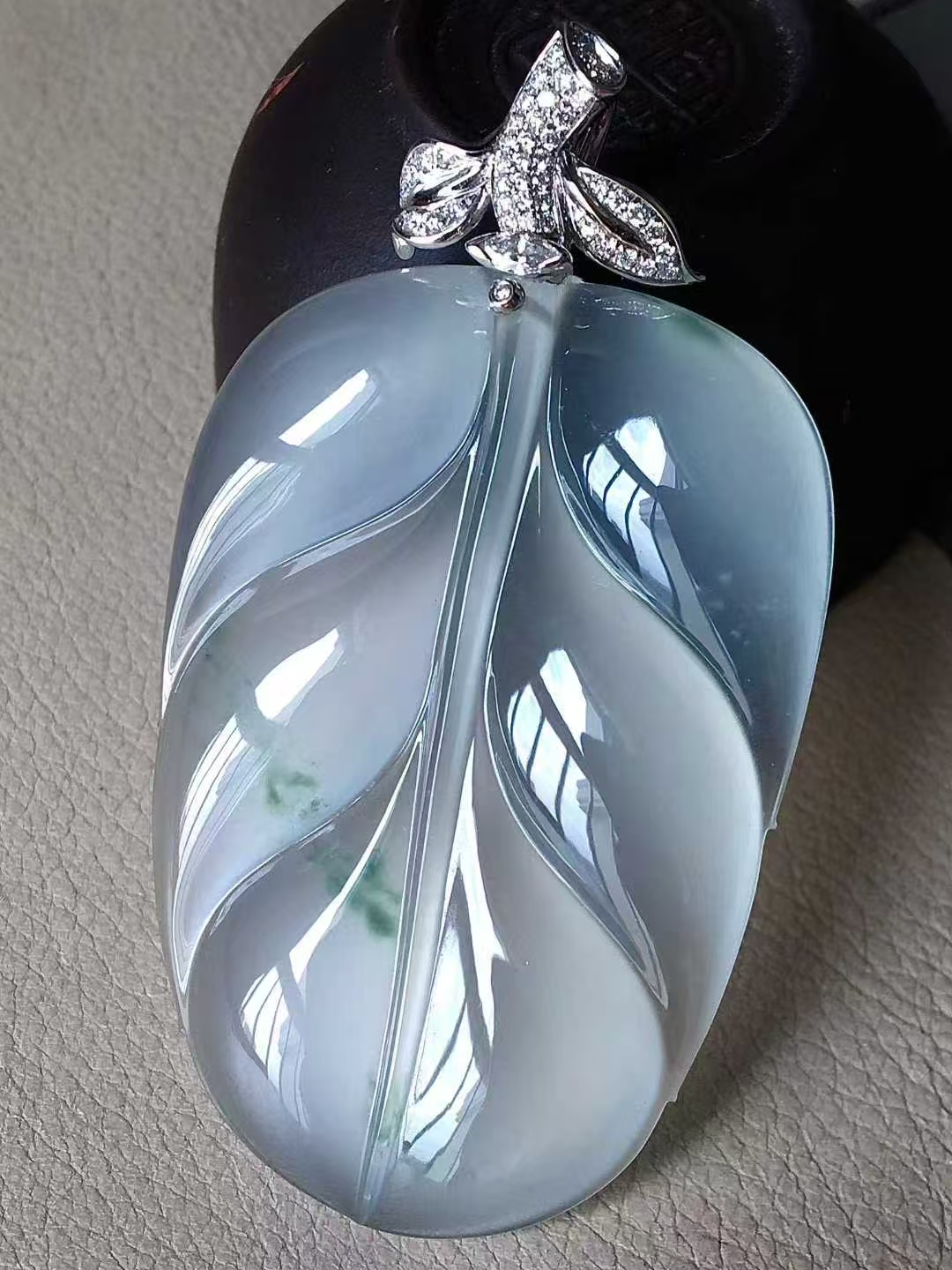 126558 翡翠玻璃種葉子吊墜