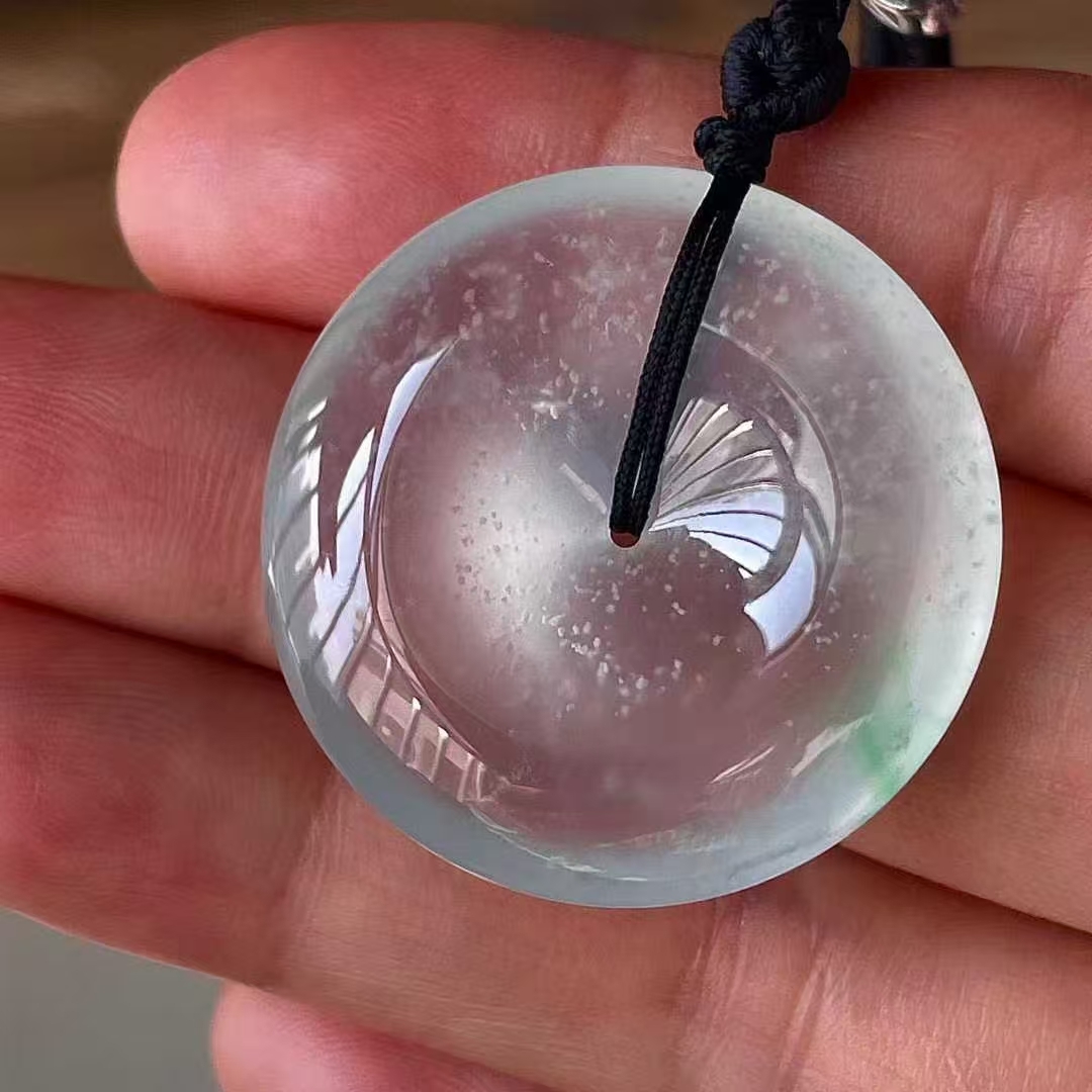 1265514 翡翠高冰飄綠平安扣 (28.6mm直徑)