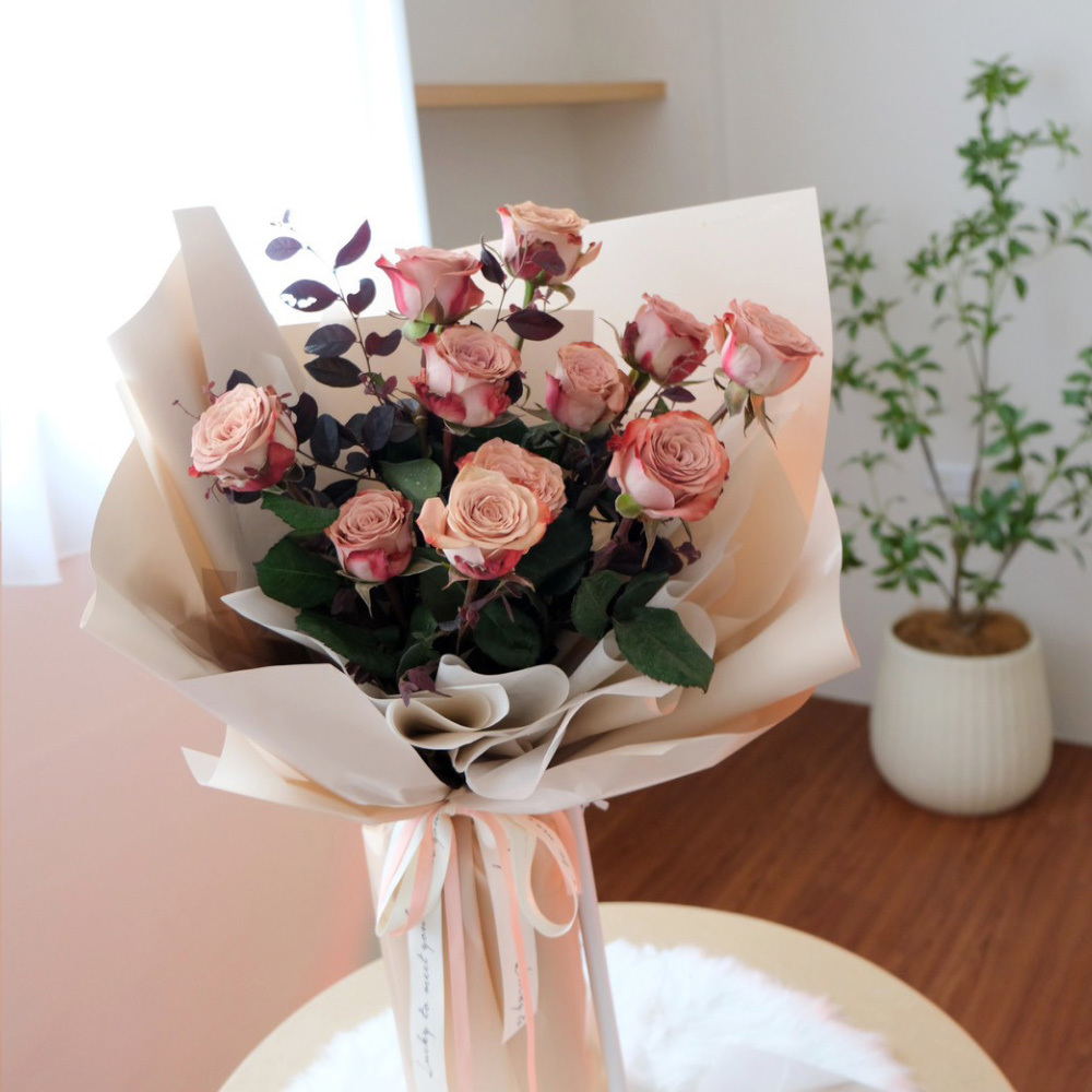 卡布奇諾玫瑰花束 / 進口鮮花玫瑰＋酒紅葉子