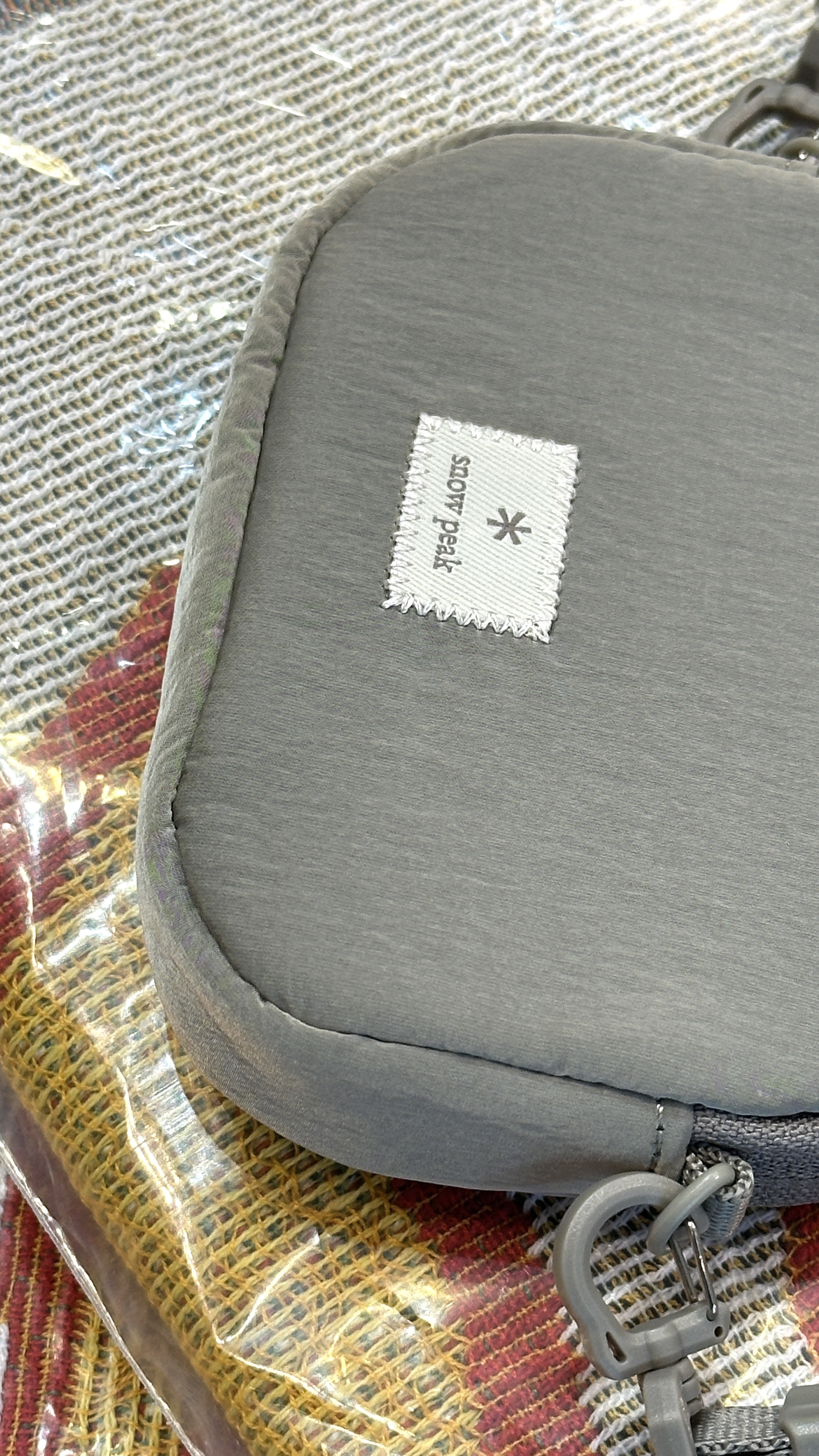 【現貨】snow peak  零錢包 卡片包  萬用小收納包 金屬光澤  附頸掛繩