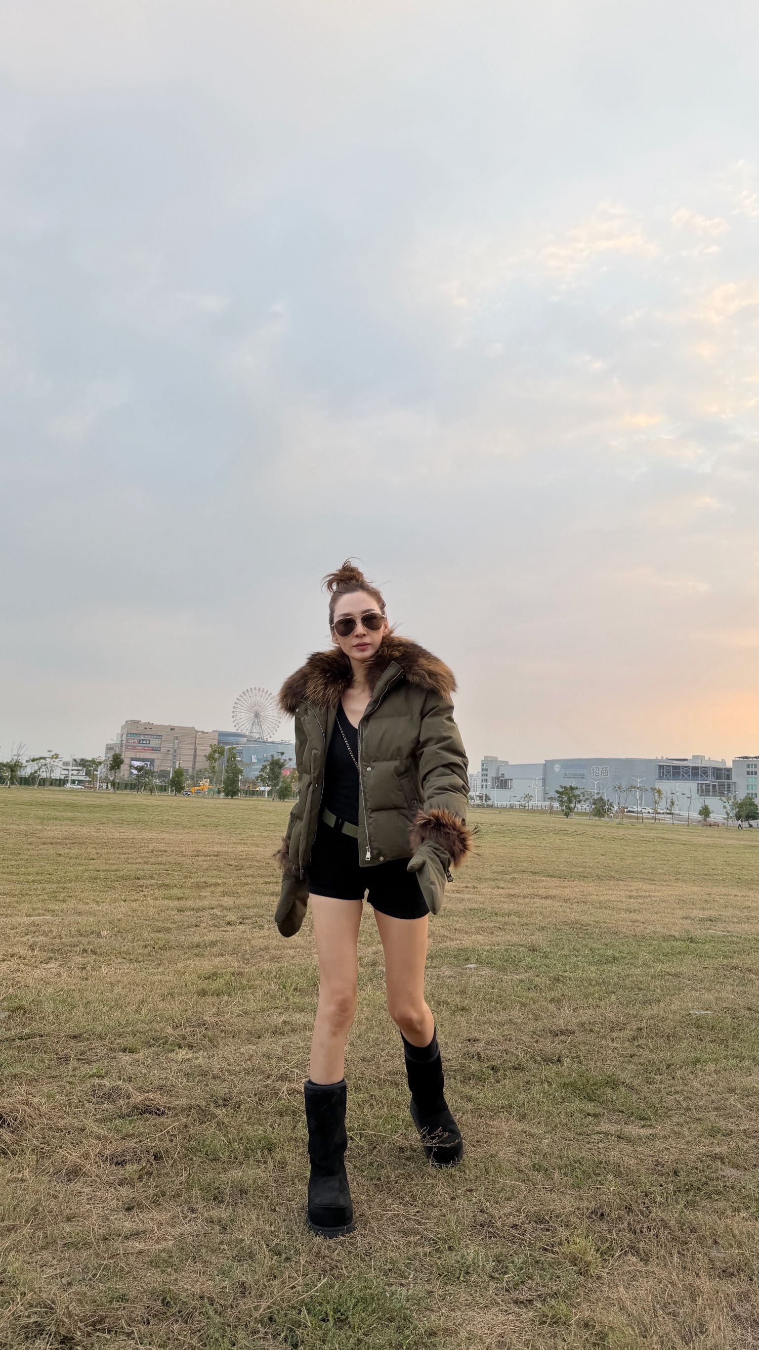 個性軍綠毛毛羽絨外套