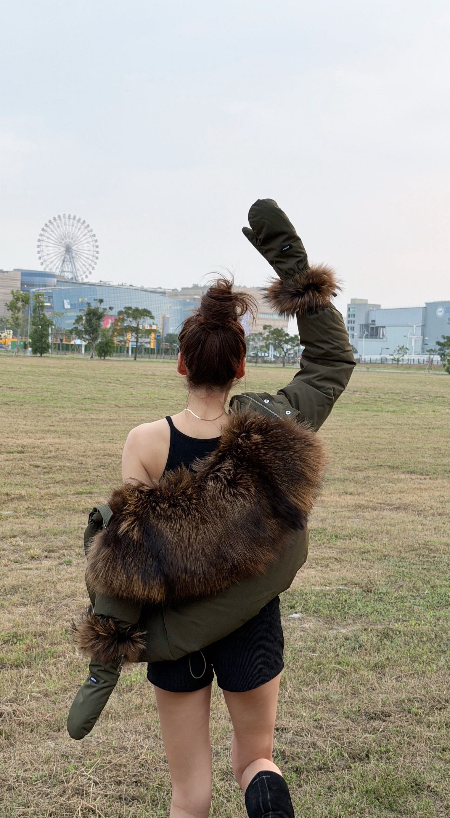 個性軍綠毛毛羽絨外套