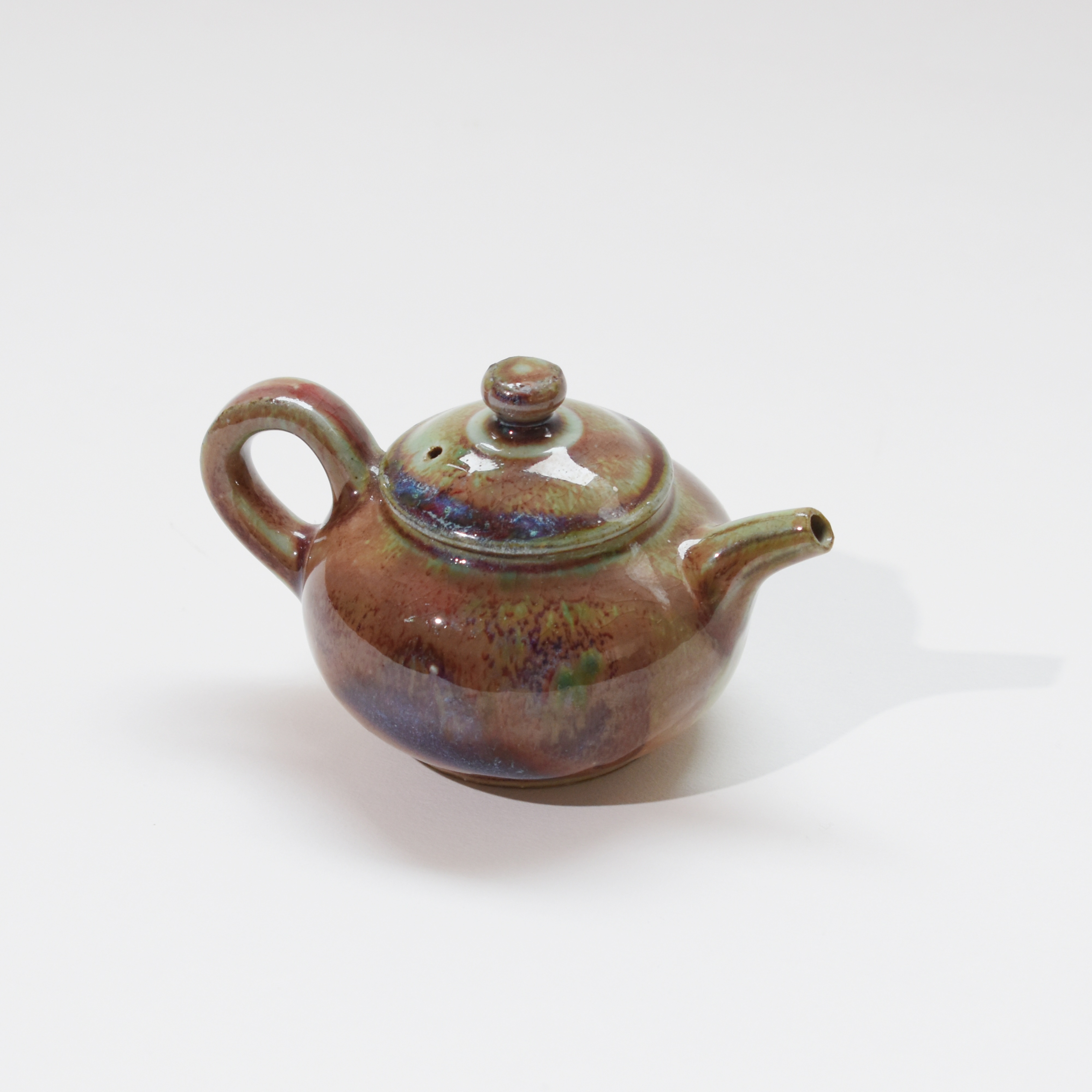 陶藝家 欒波 窯火共生 · 霞光流轉，紫中見光 · 紫晶流霞鈞釉壺（非柴燒）