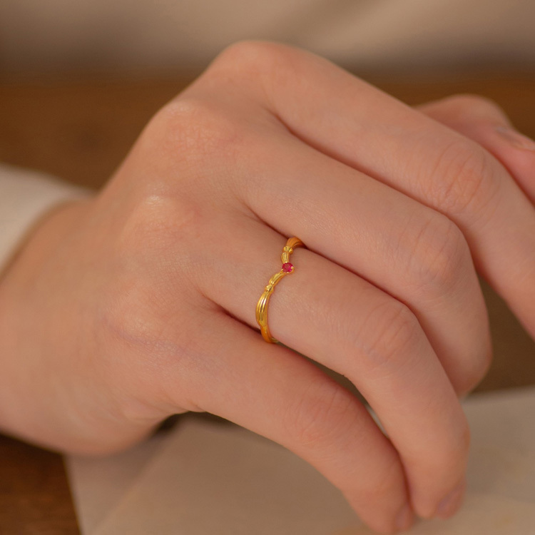 紅寶石18K曲線戒指 羅馬式風格