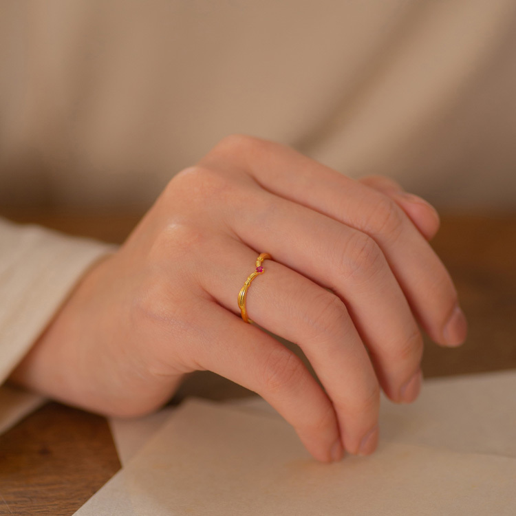 紅寶石18K曲線戒指 羅馬式風格