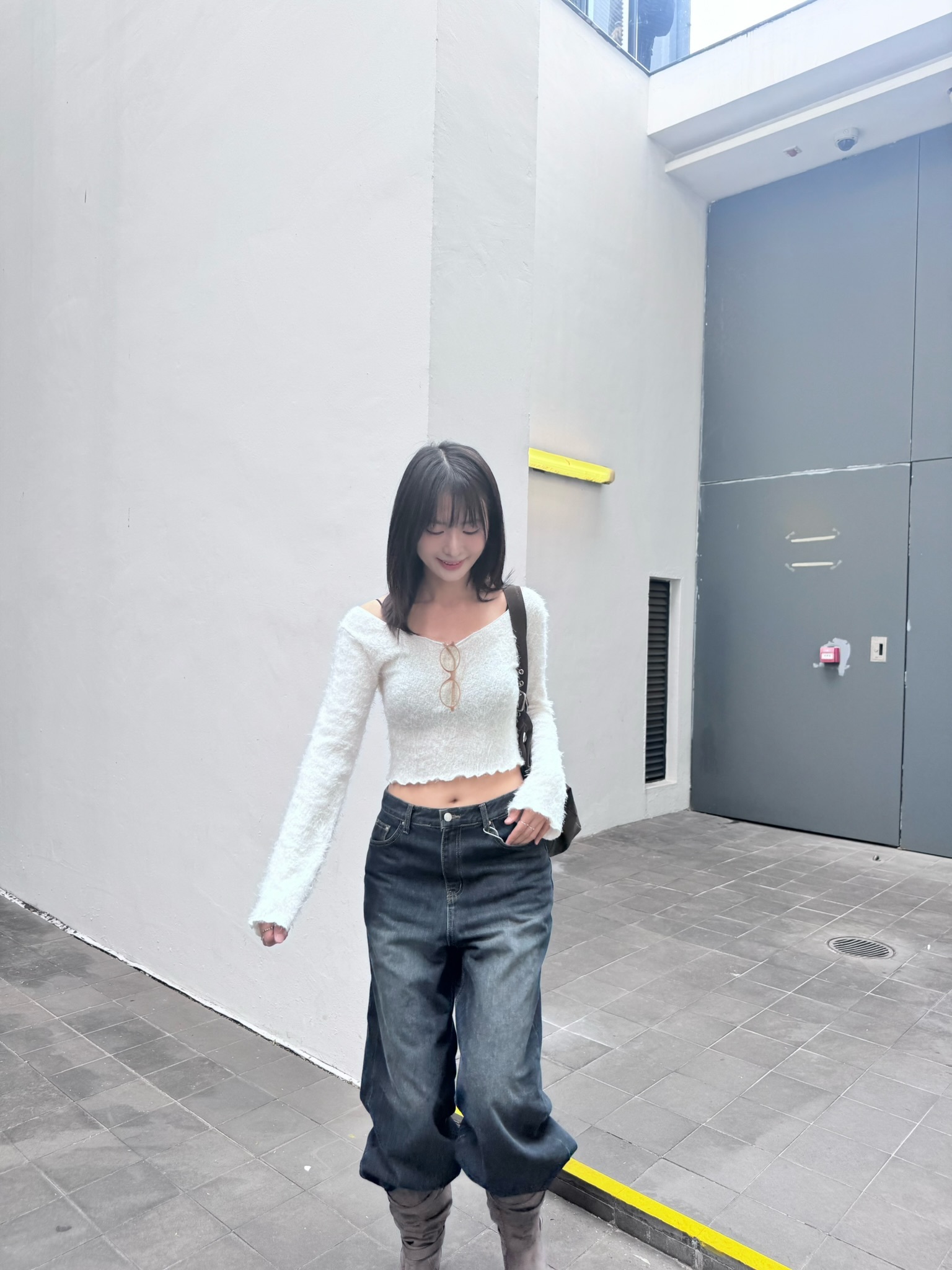 (現貨)軟綿綿毛毛感鄉帶木耳邊短上衣 T1223 (杏/淺灰/黑)